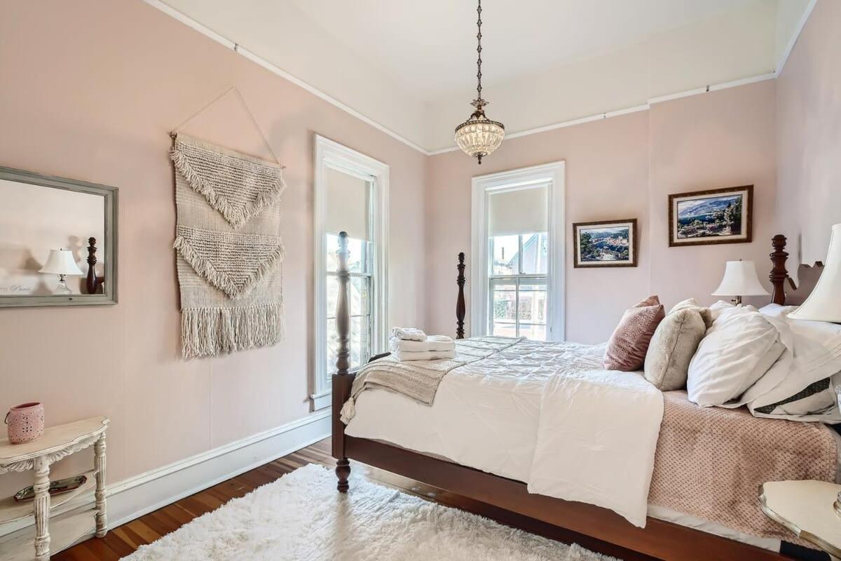 Holiday home Woods Manor Walk To Downtown Built In 1887 *
