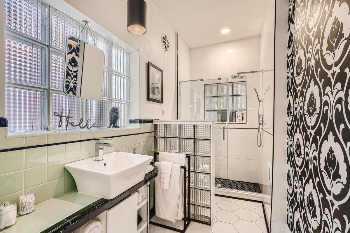 Woods Manor Walk To Downtown Built In 1887 Holiday home *
