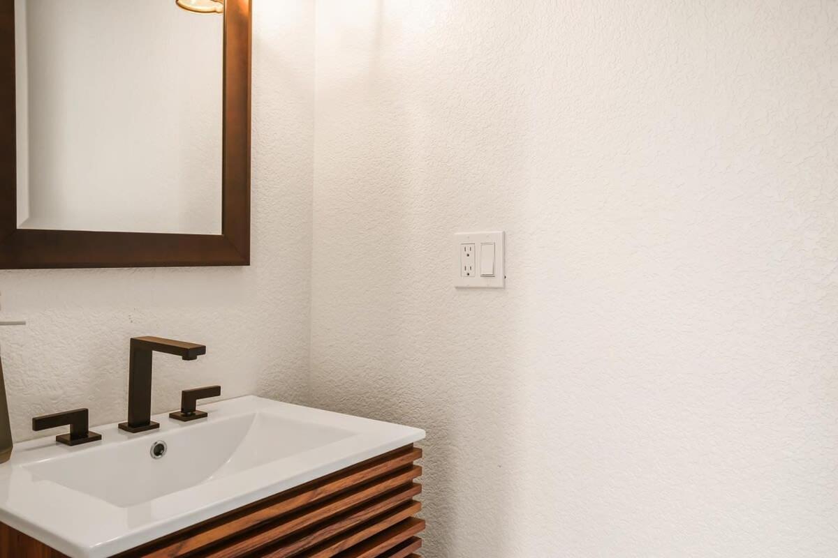 Trendy Upscale Highlands 4 Bedrooms Sleeps 10