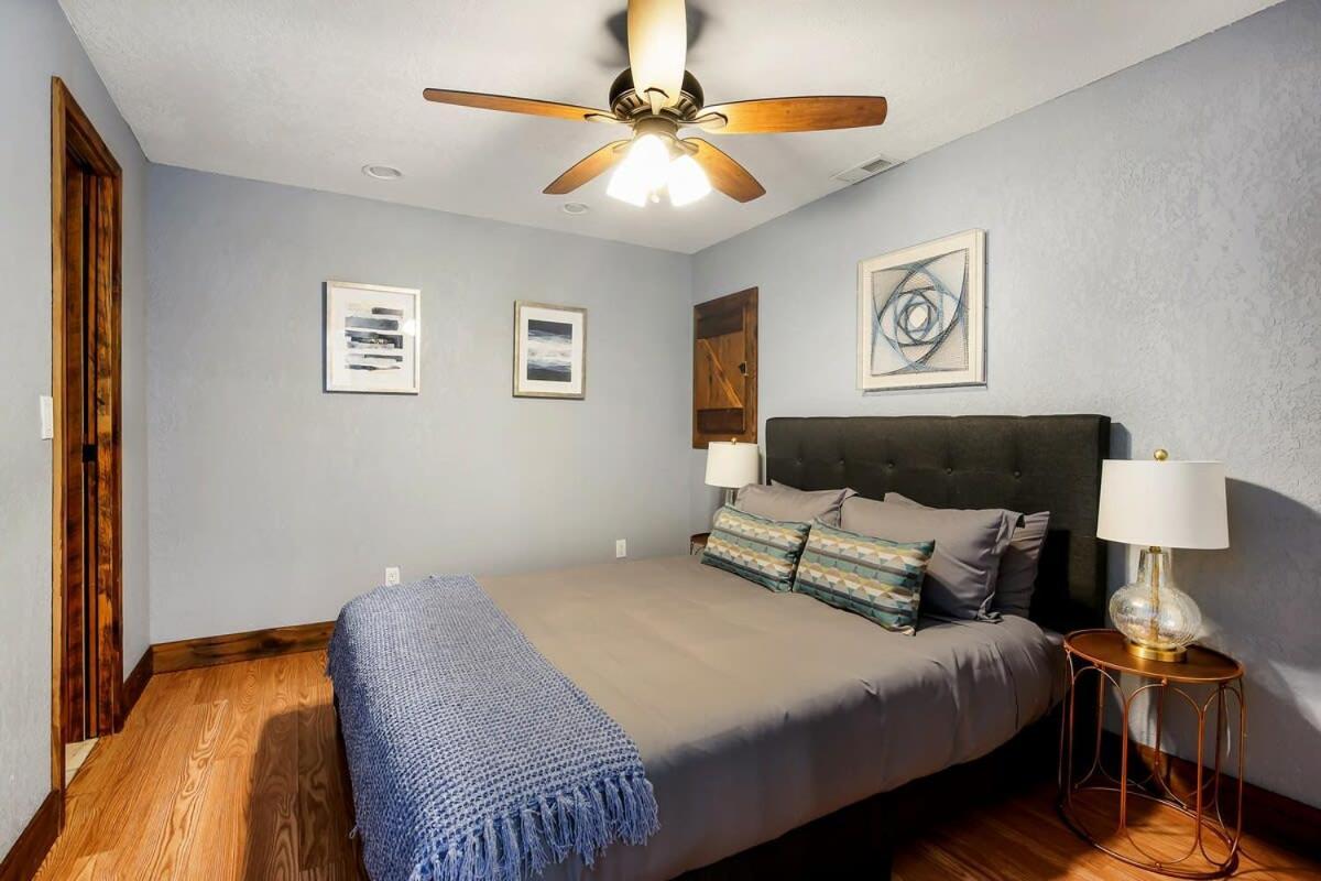 Holiday home Trendy Upscale Highlands 4 Bedrooms Sleeps 10