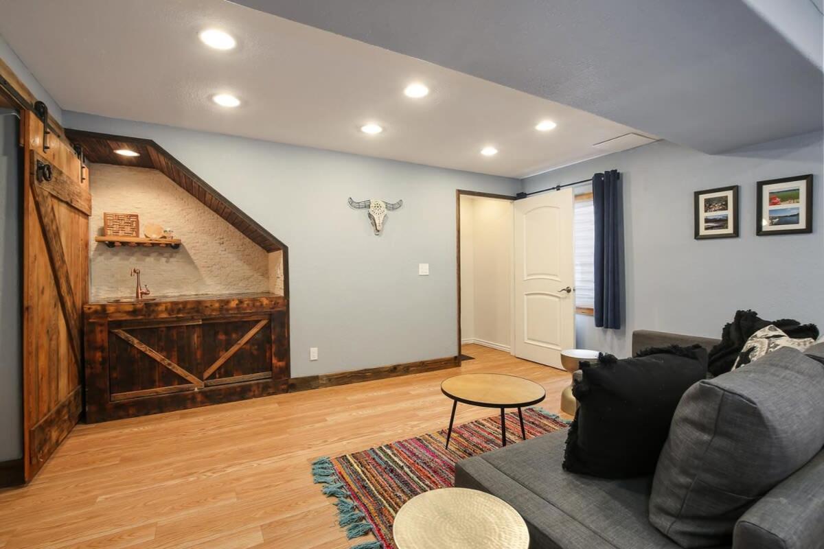 Trendy Upscale Highlands 4 Bedrooms Sleeps 10 Holiday home *