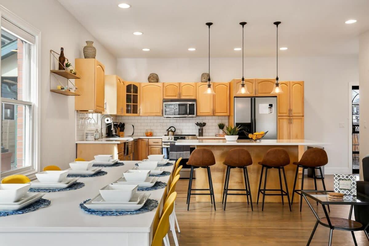 Trendy Upscale Highlands 4 Bedrooms Sleeps 10 *