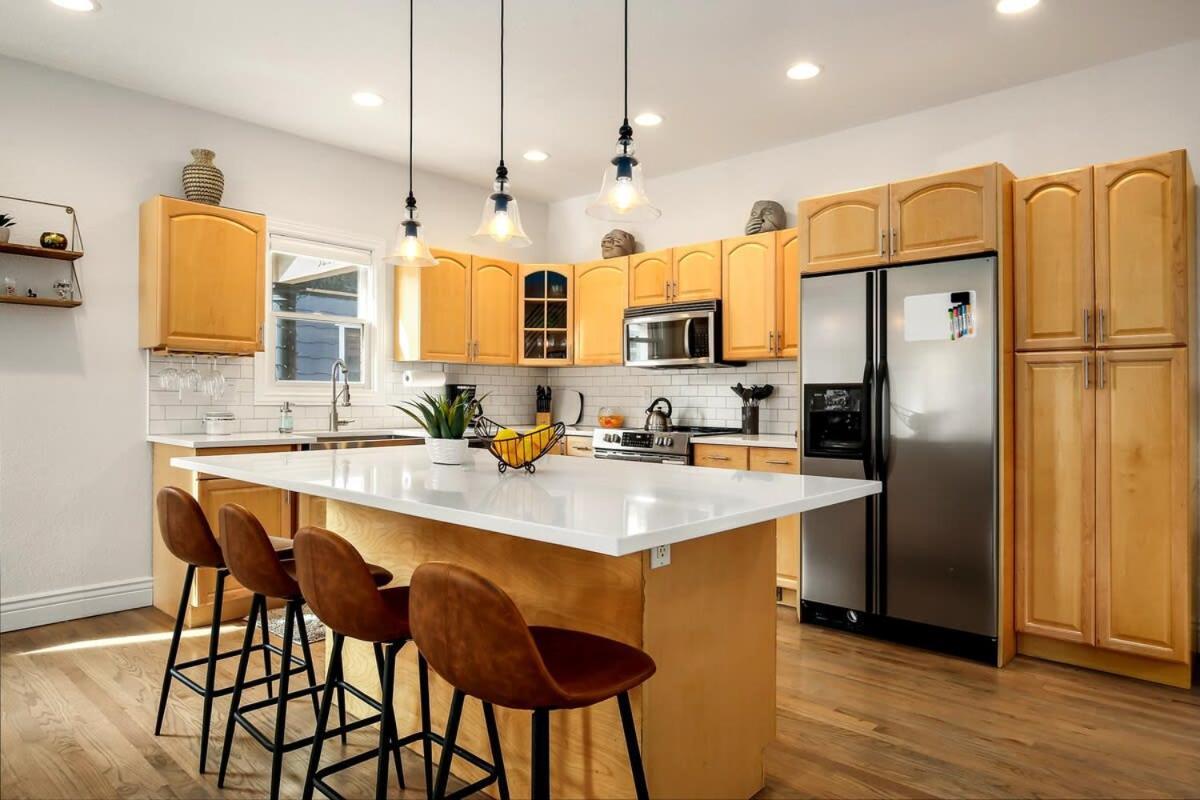 Holiday home Trendy Upscale Highlands 4 Bedrooms Sleeps 10 *