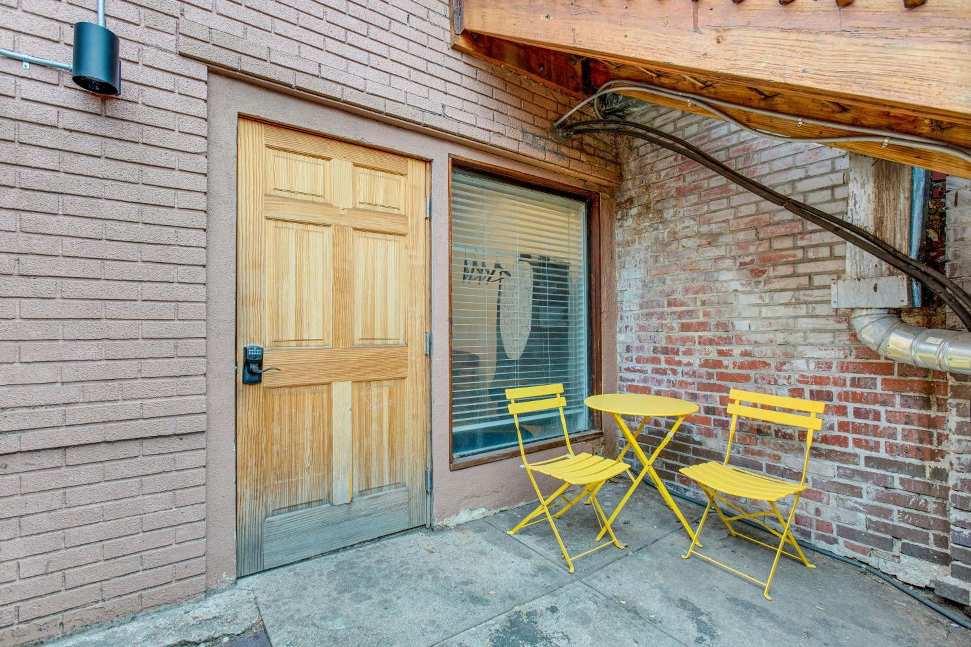 Apartment Tiny House Walk To Cafes, Bars, Eateries!
