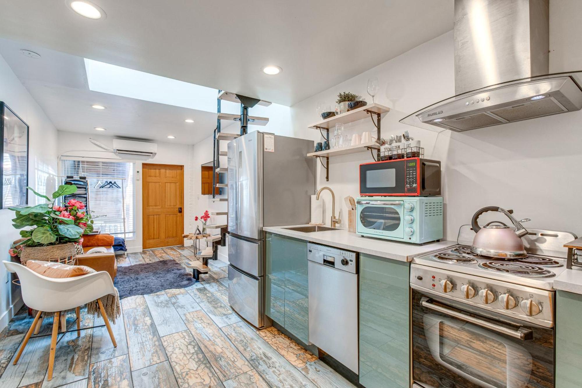 Apartment Tiny House Walk To Cafes, Bars, Eateries!