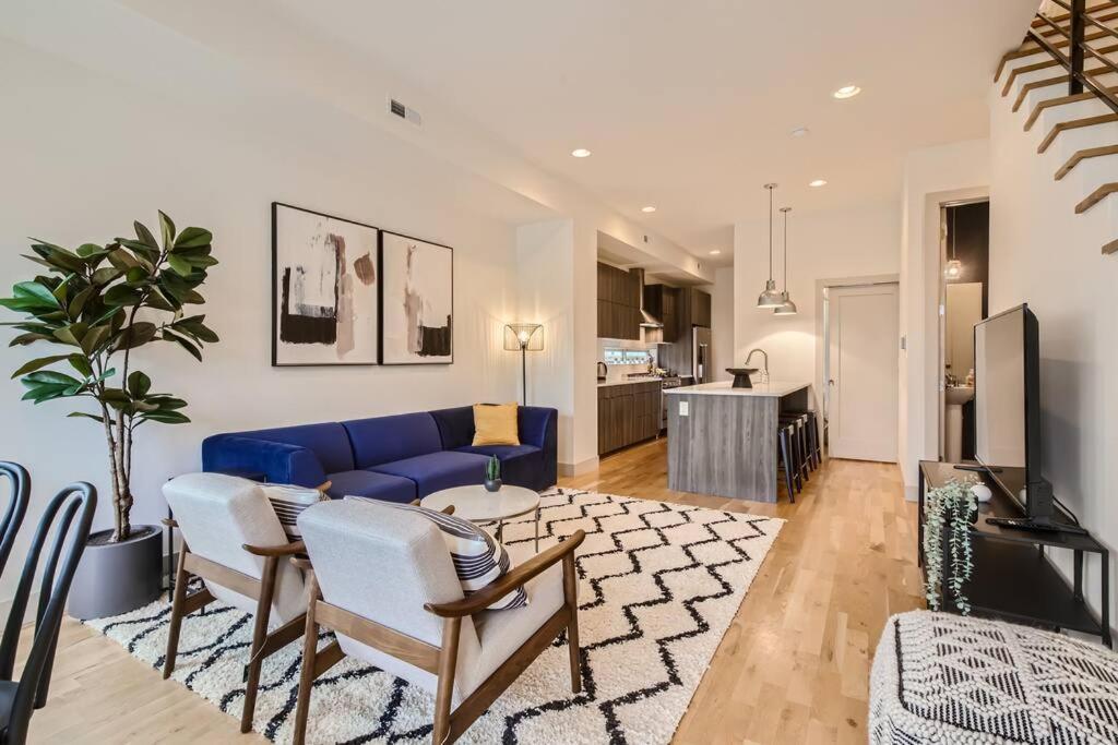 Upscale Townhome W/ Stunning Rooftop Views