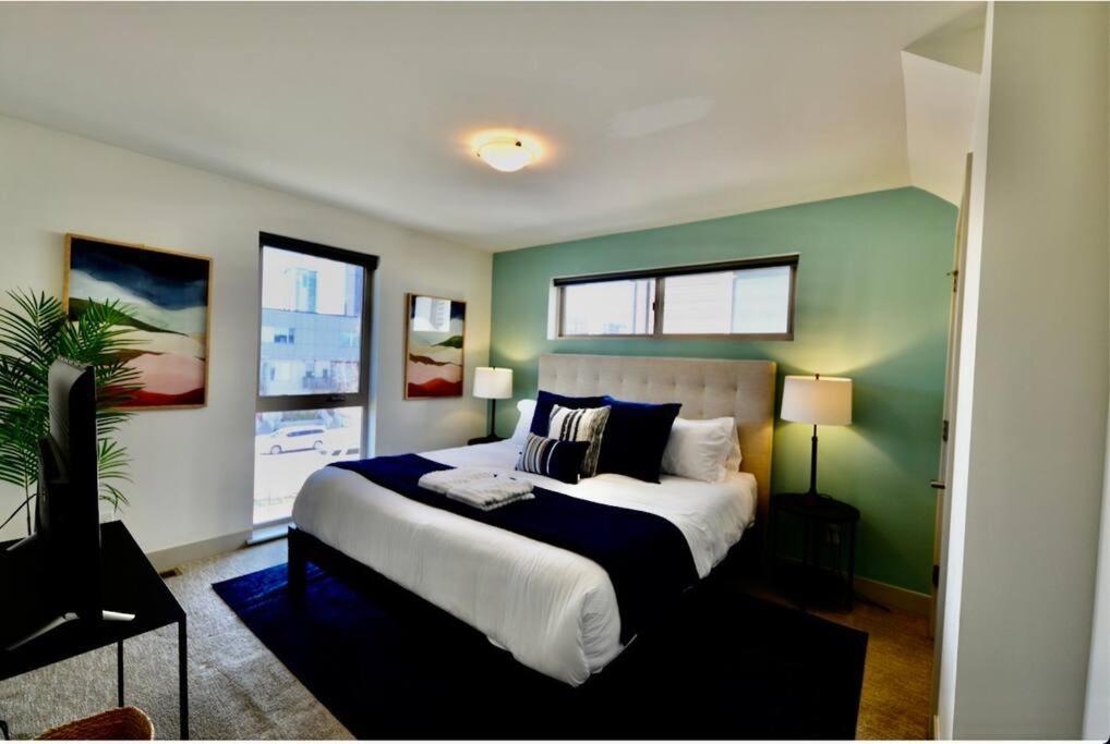 Holiday home Upscale Townhome W/ Stunning Rooftop Views Denver