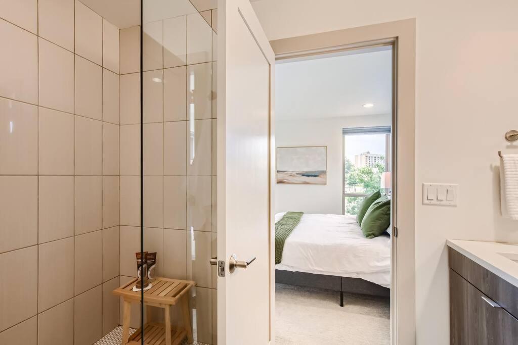 Upscale Townhome W/ Stunning Rooftop Views Holiday home *