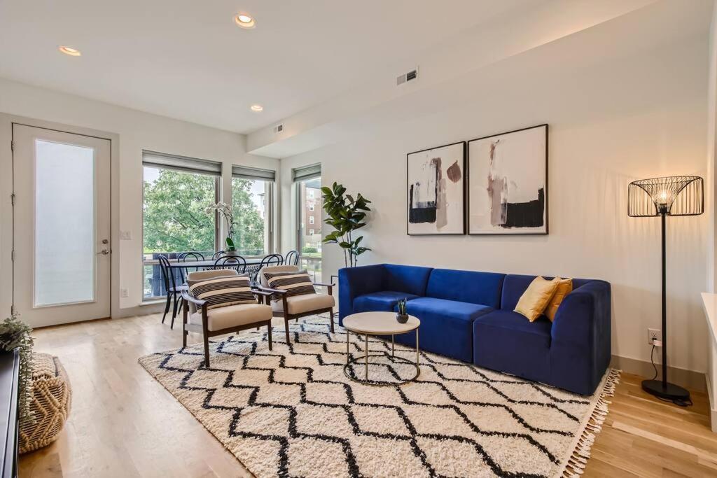 Upscale Townhome W/ Stunning Rooftop Views Holiday home