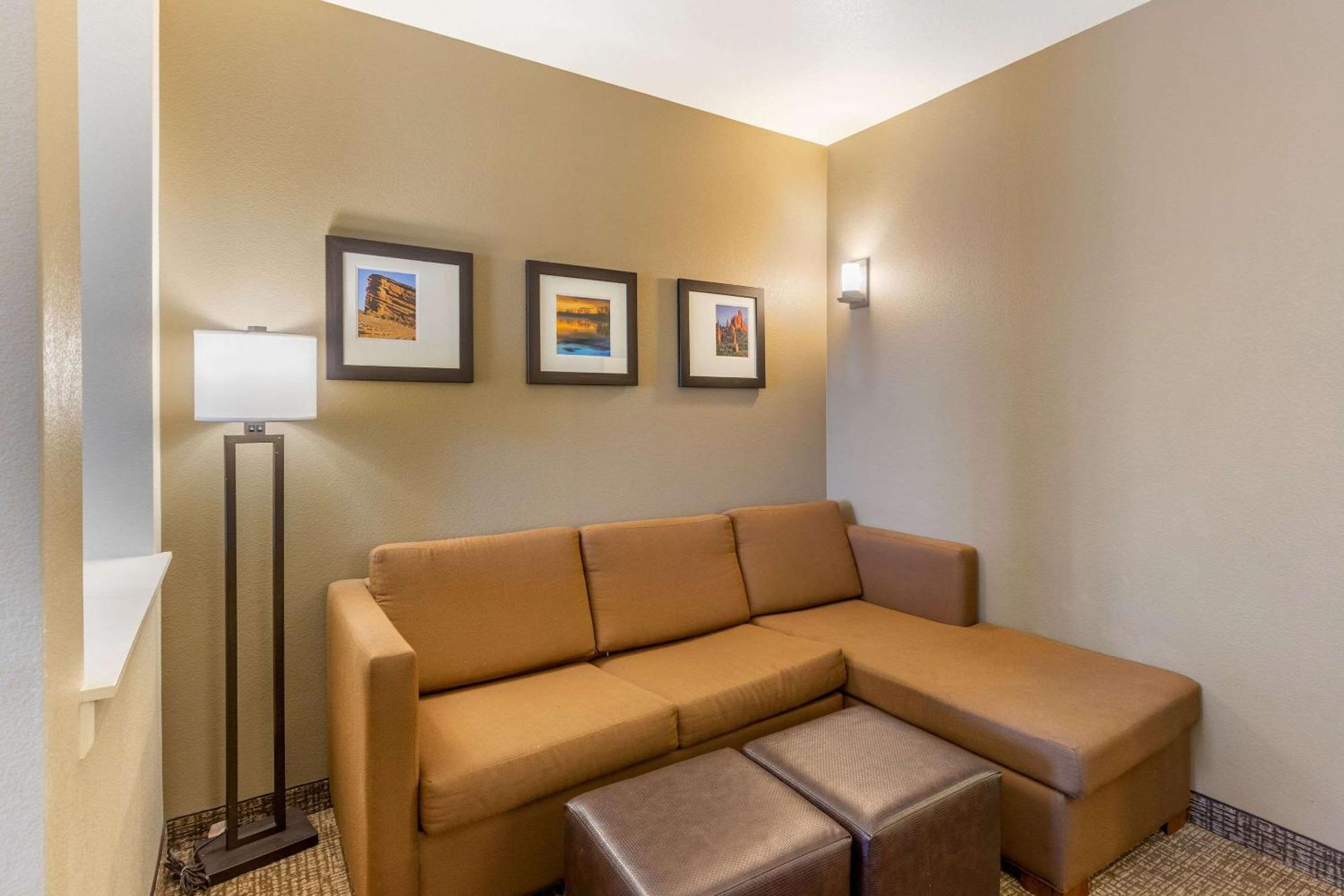 Hotel Comfort Near Downtown