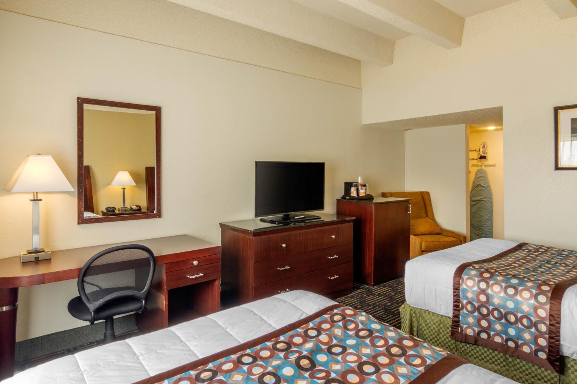 Hotel At The Highland Downtown 3*