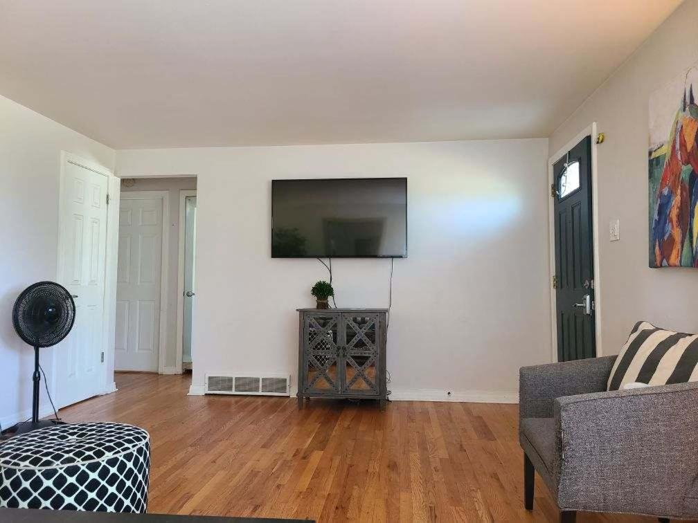 Homestay Shared House In Central Denver-living Queen Sofa Sleeper
