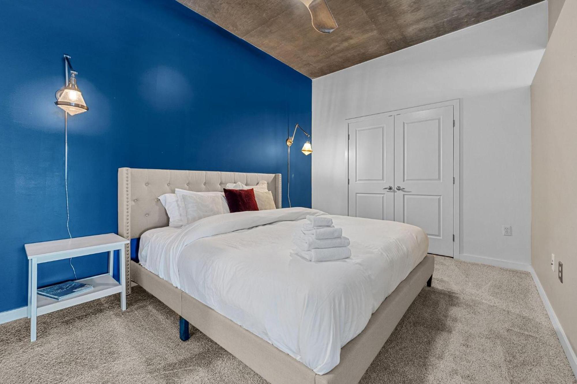 1700 Bassett, Unit 818