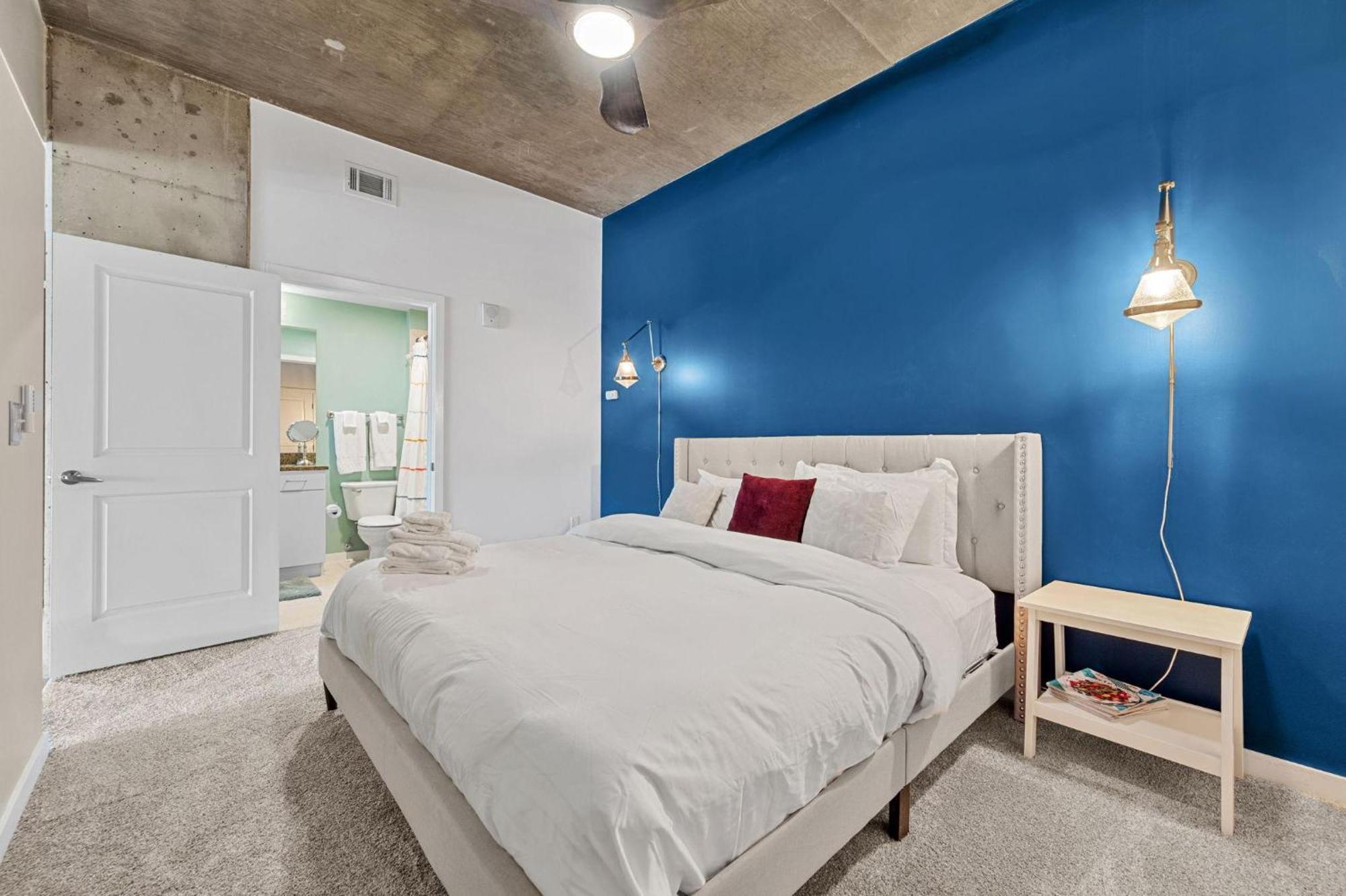 1700 Bassett, Unit 818 *