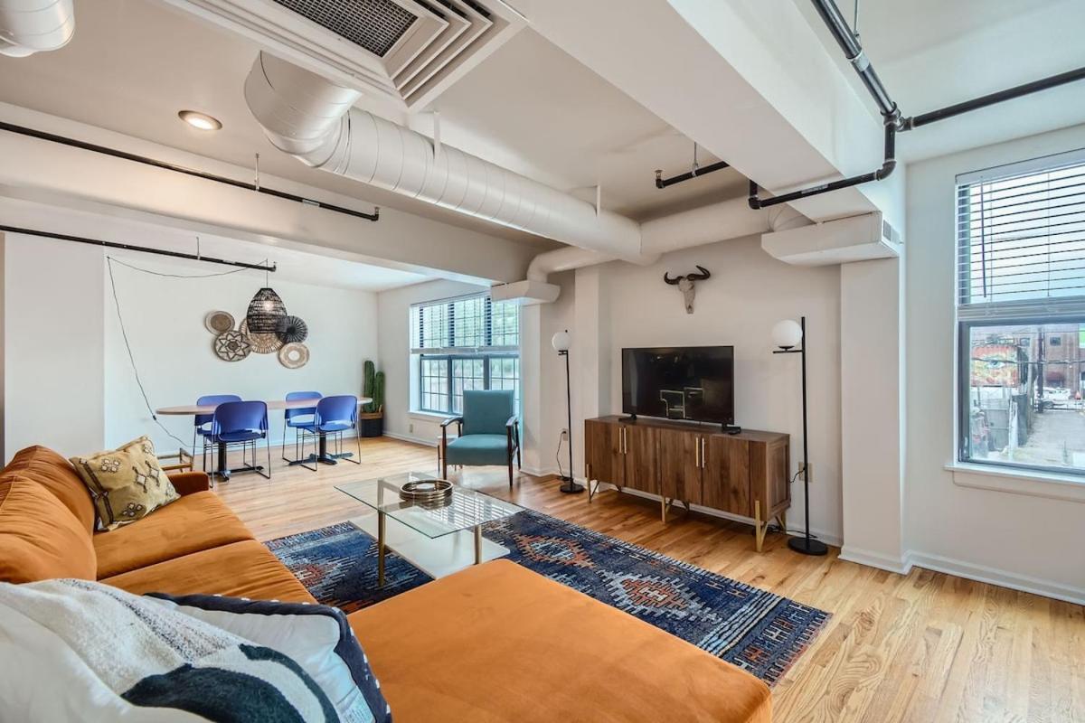 Snooze Retro Loft Ballpark Area 30 Day Apartment