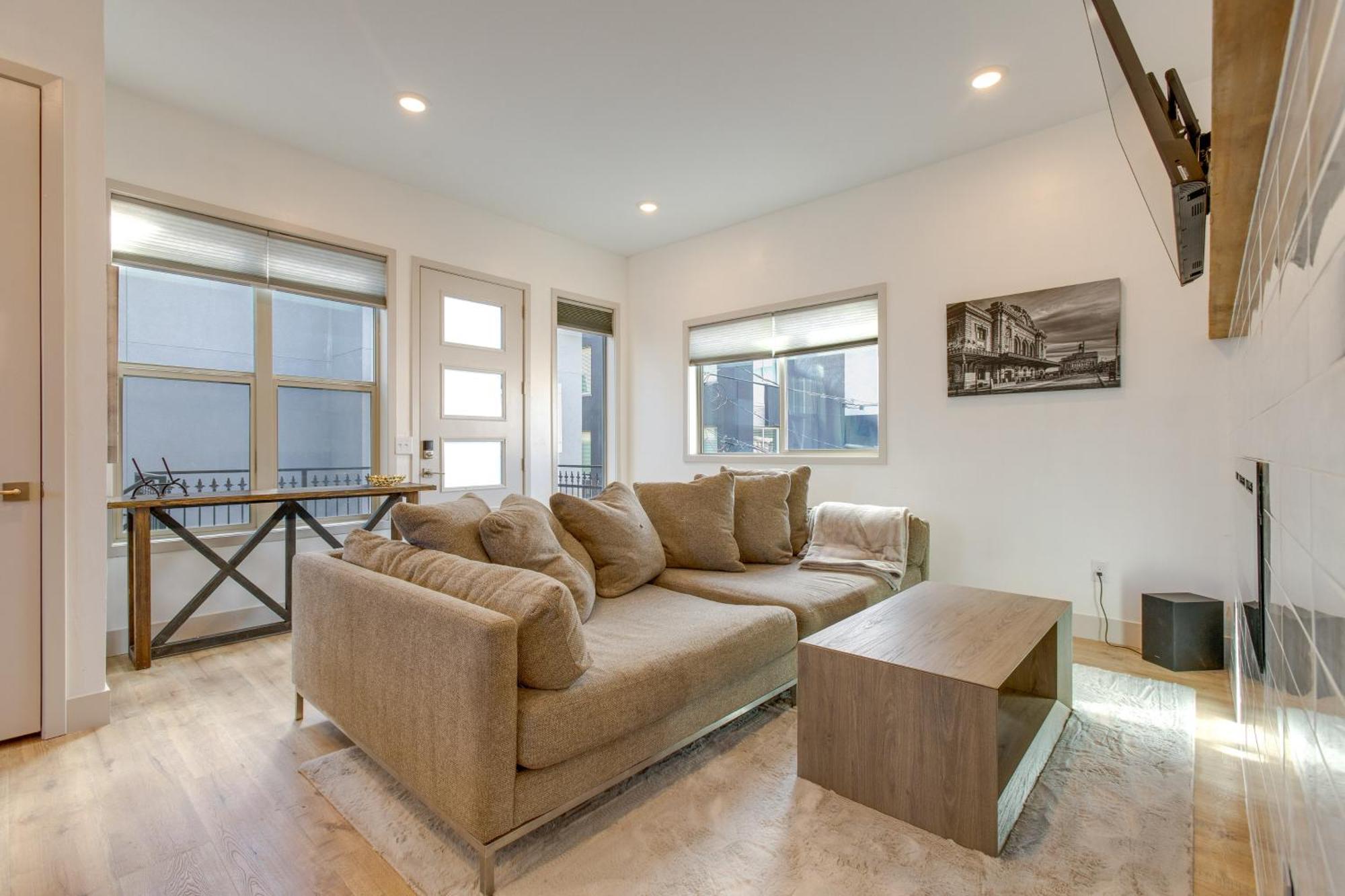 Apartment Charming Vacation 2 Mi To Downtown! *