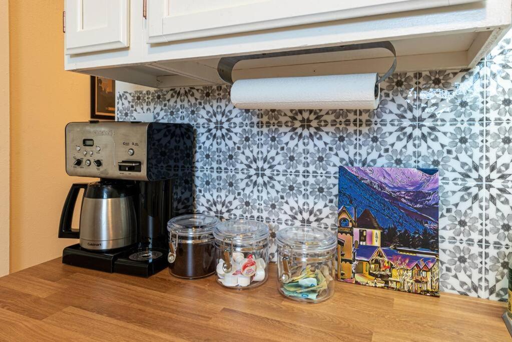 Highlands Haven, Cozy Retreat In Historical Center Apartment