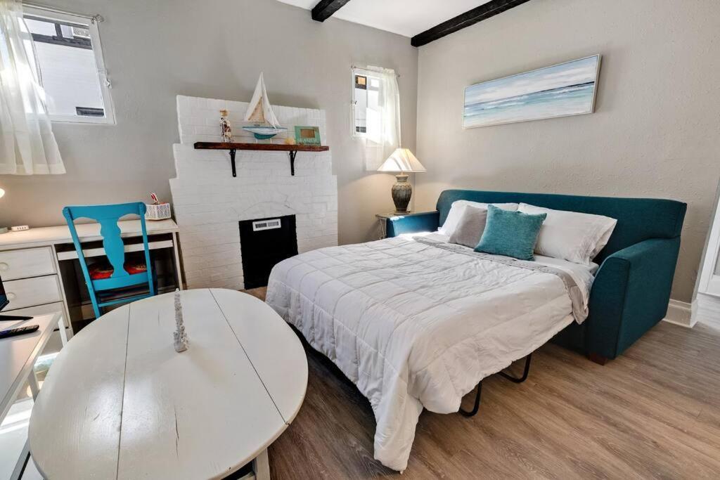 94 Walkscore King Bed Capitol Hill Beachy Denver