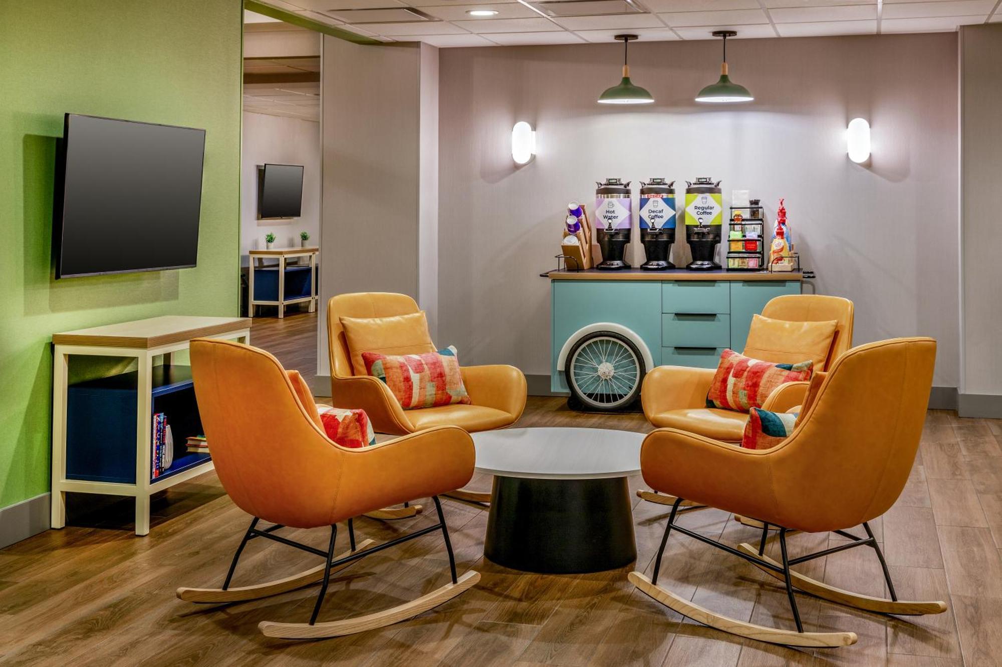 Hotel Spark By Hilton International Airport 3*