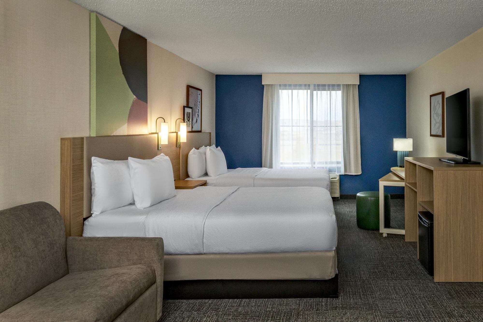 Hotel Spark By Hilton International Airport 3*