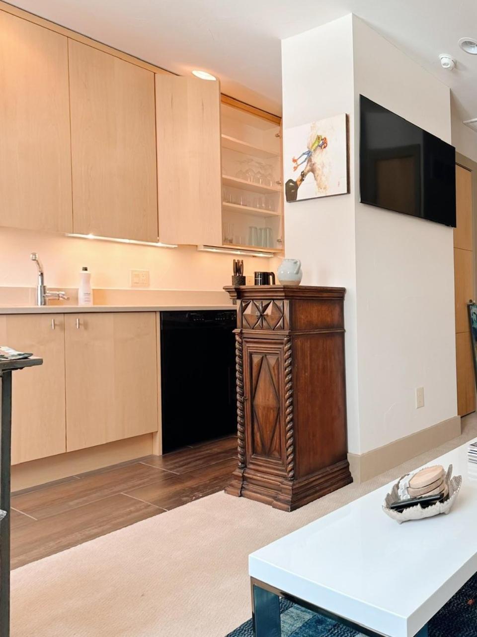 1 Bed With Parking - Museum District Walk To Convention Center, Capital, Museums And Shops *