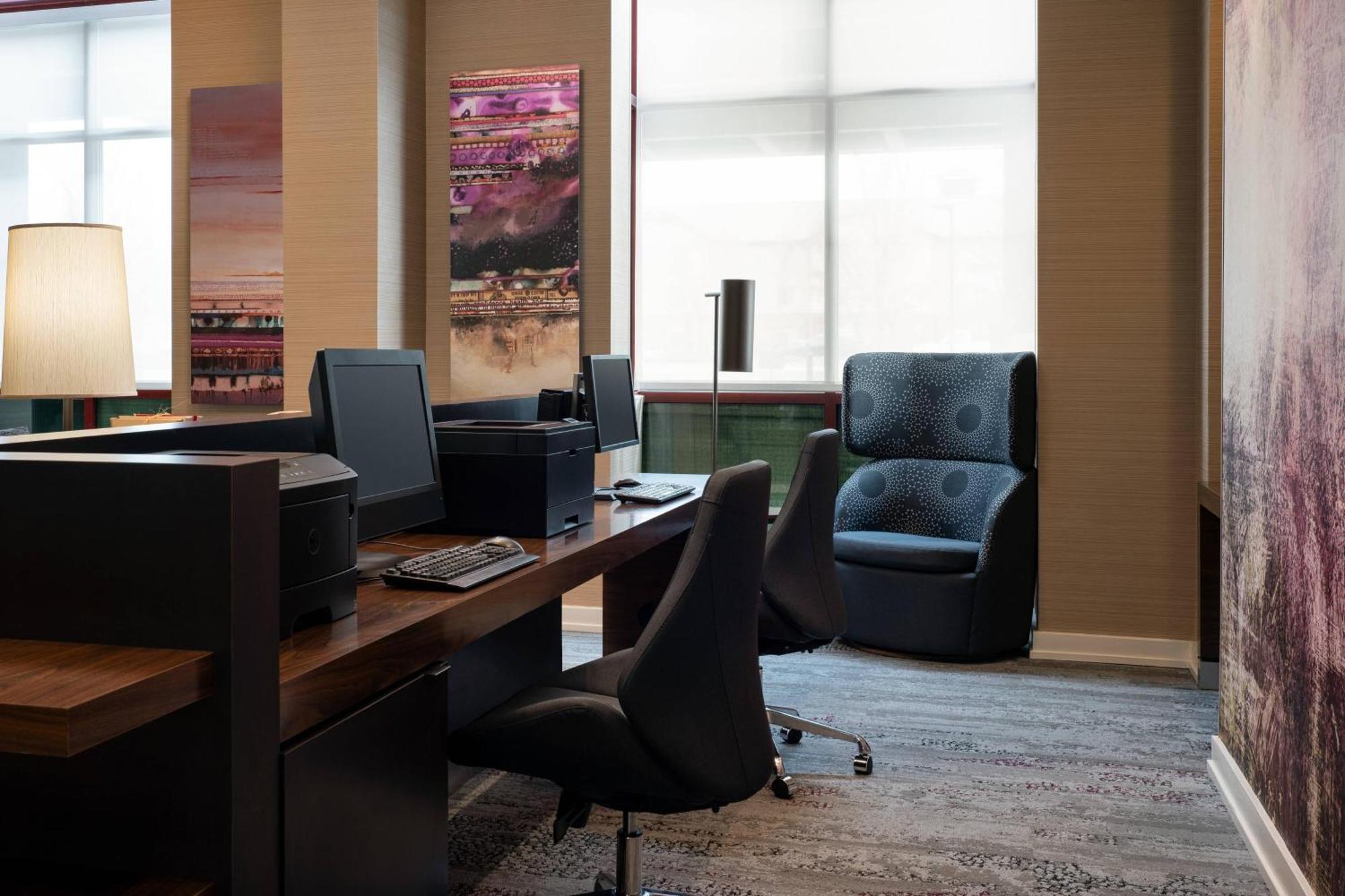 Hotel Courtyard By Marriott Airport 3*
