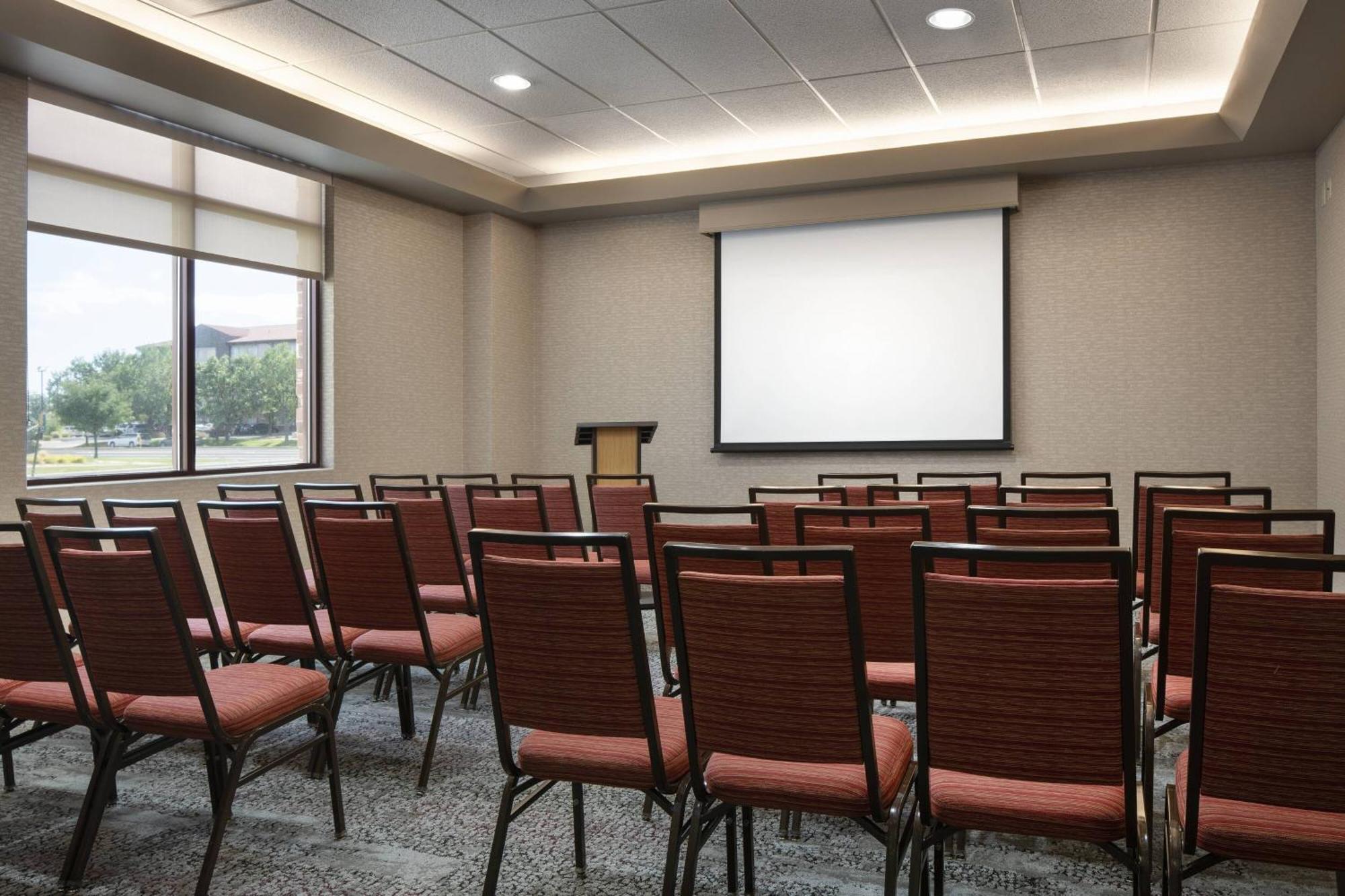 Courtyard By Marriott Airport 3*