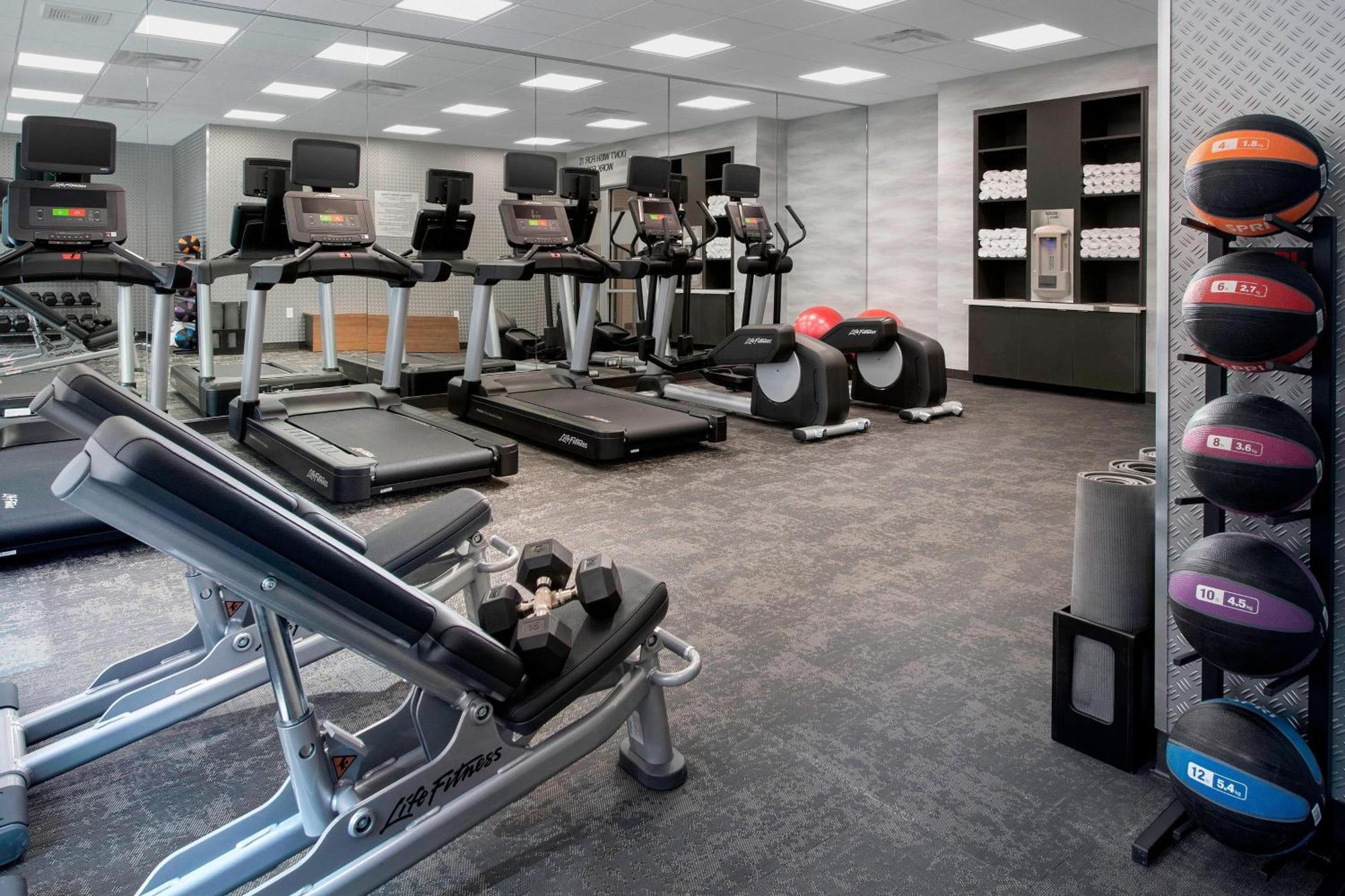 Fairfield & By Marriott Tech Center North Hotel 3*