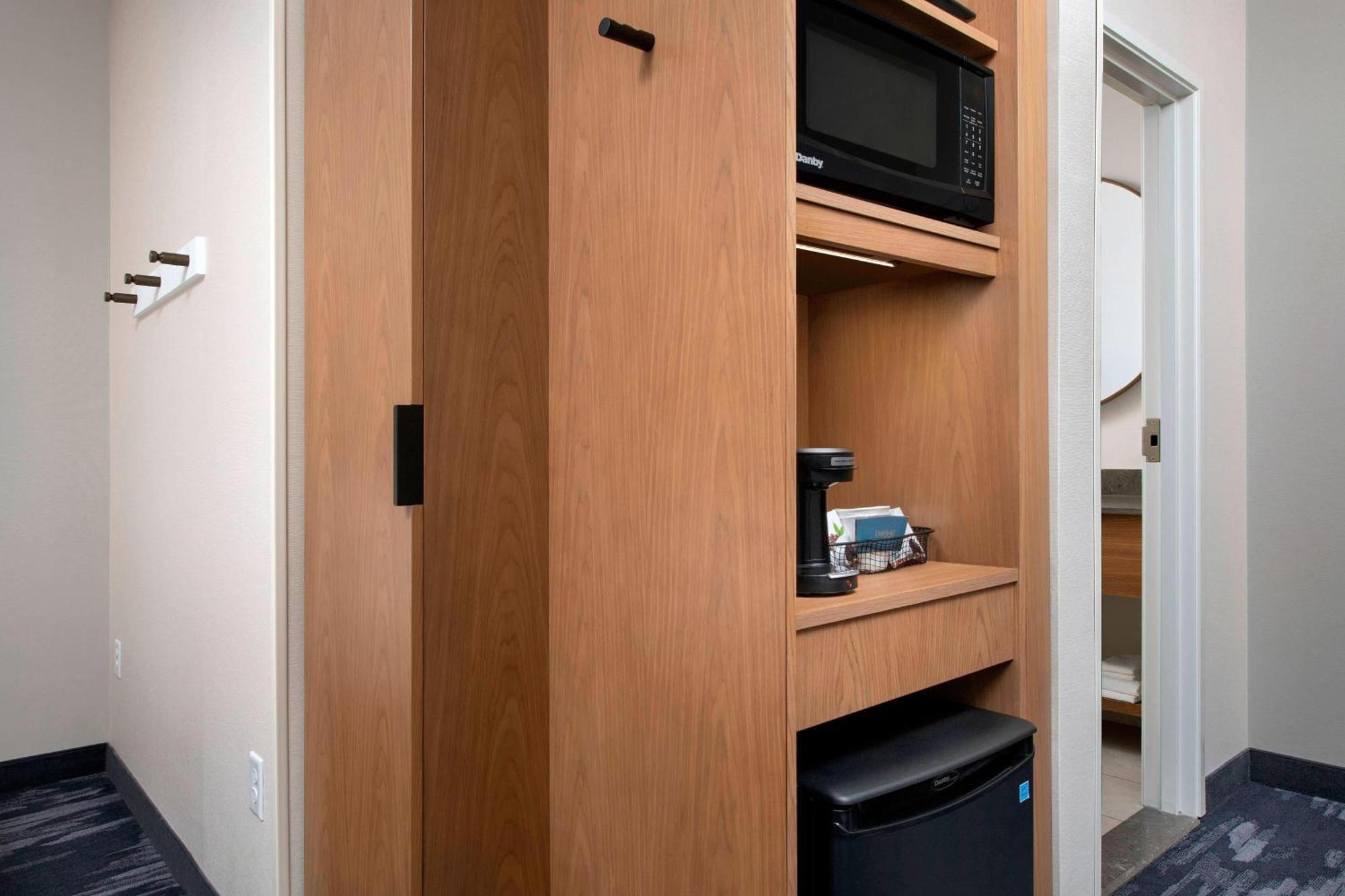 Hotel Fairfield & By Marriott Tech Center North 3*