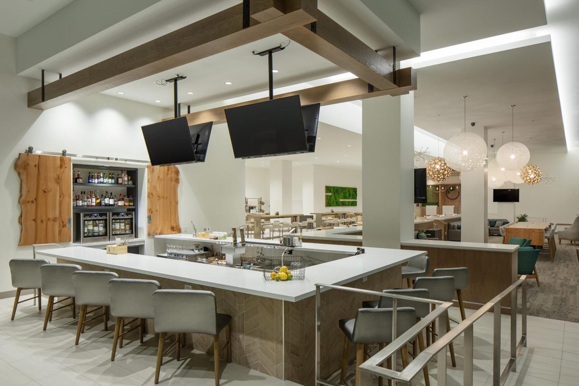 Element Downtown East 3*