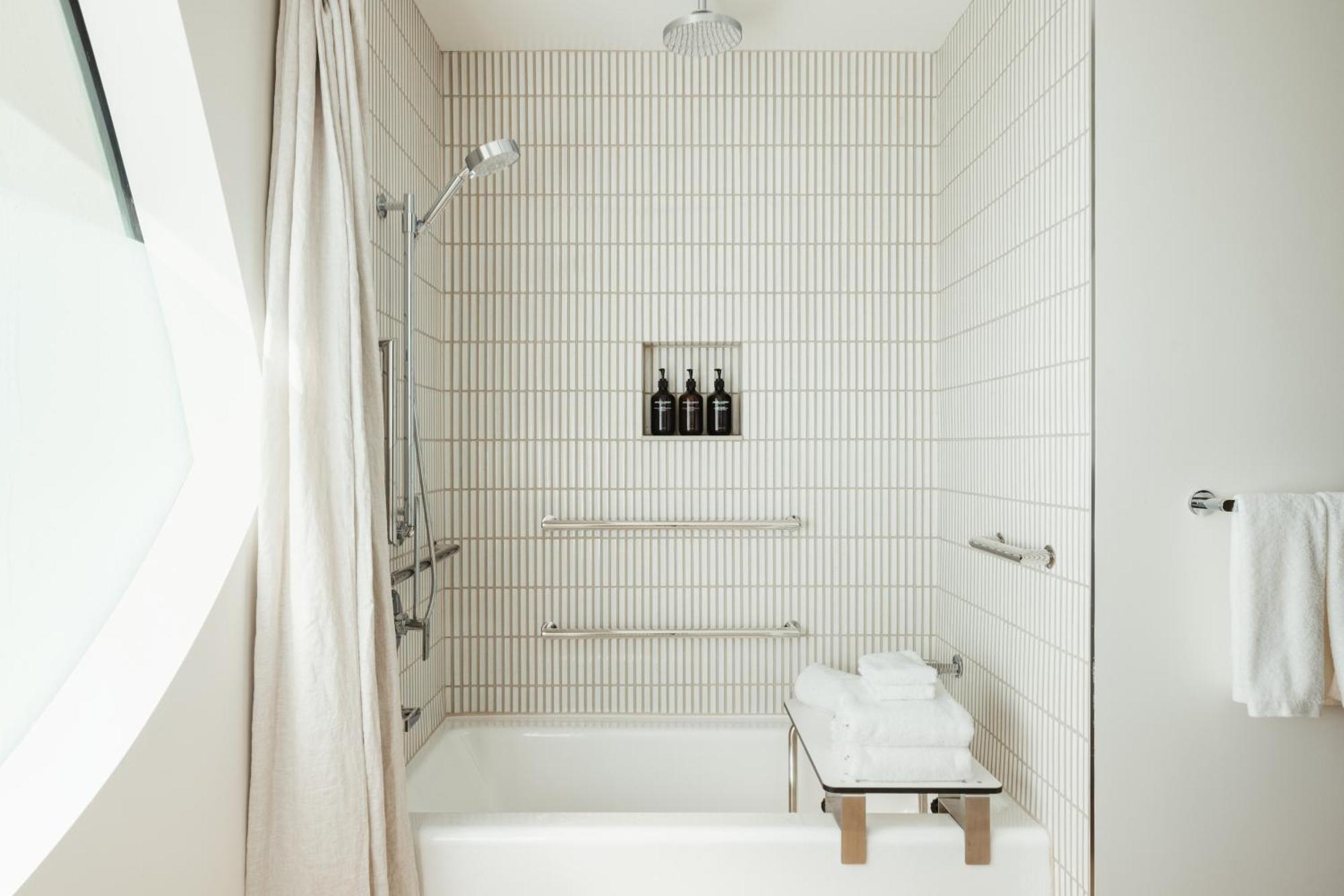 Populus Hotel 4*