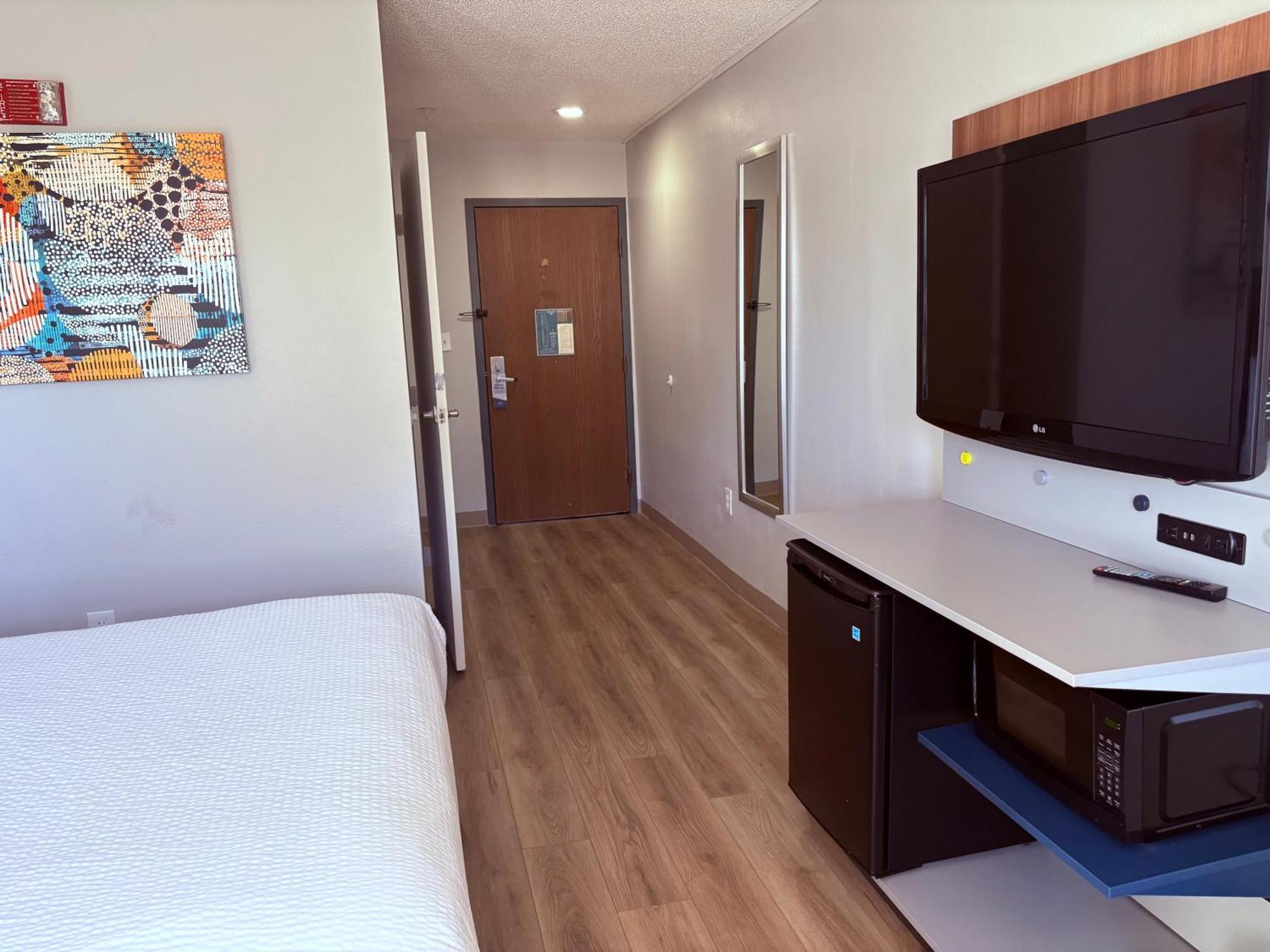 Microtel & By Wyndham Airport Hotel