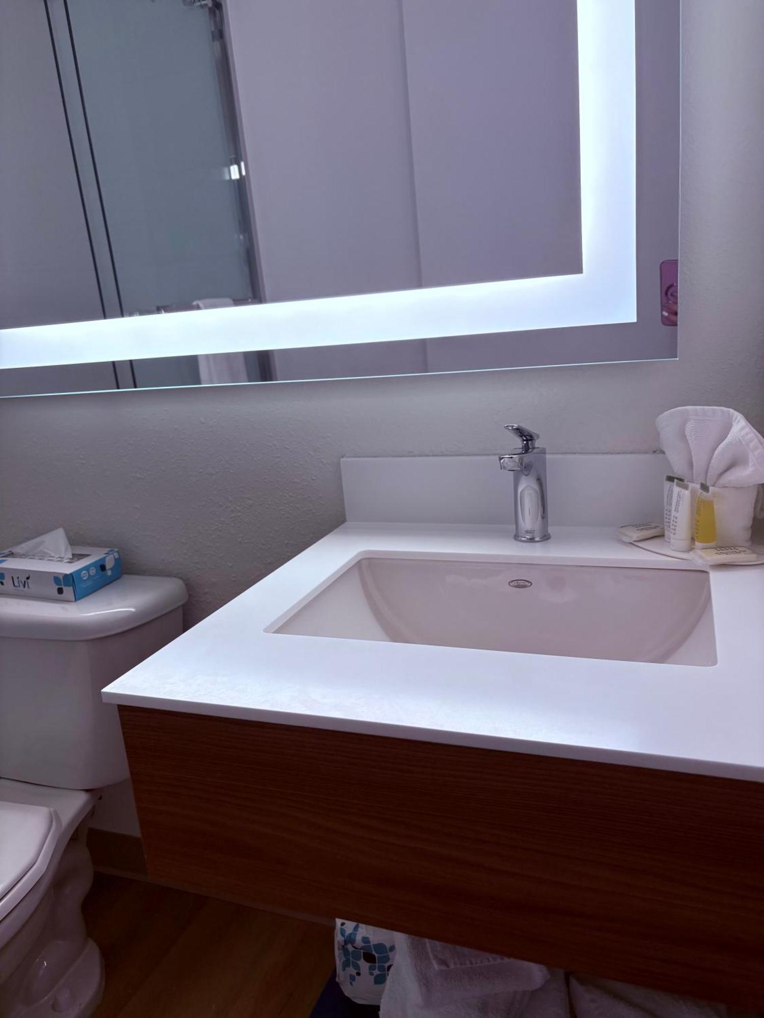 Hotel Microtel & By Wyndham Airport