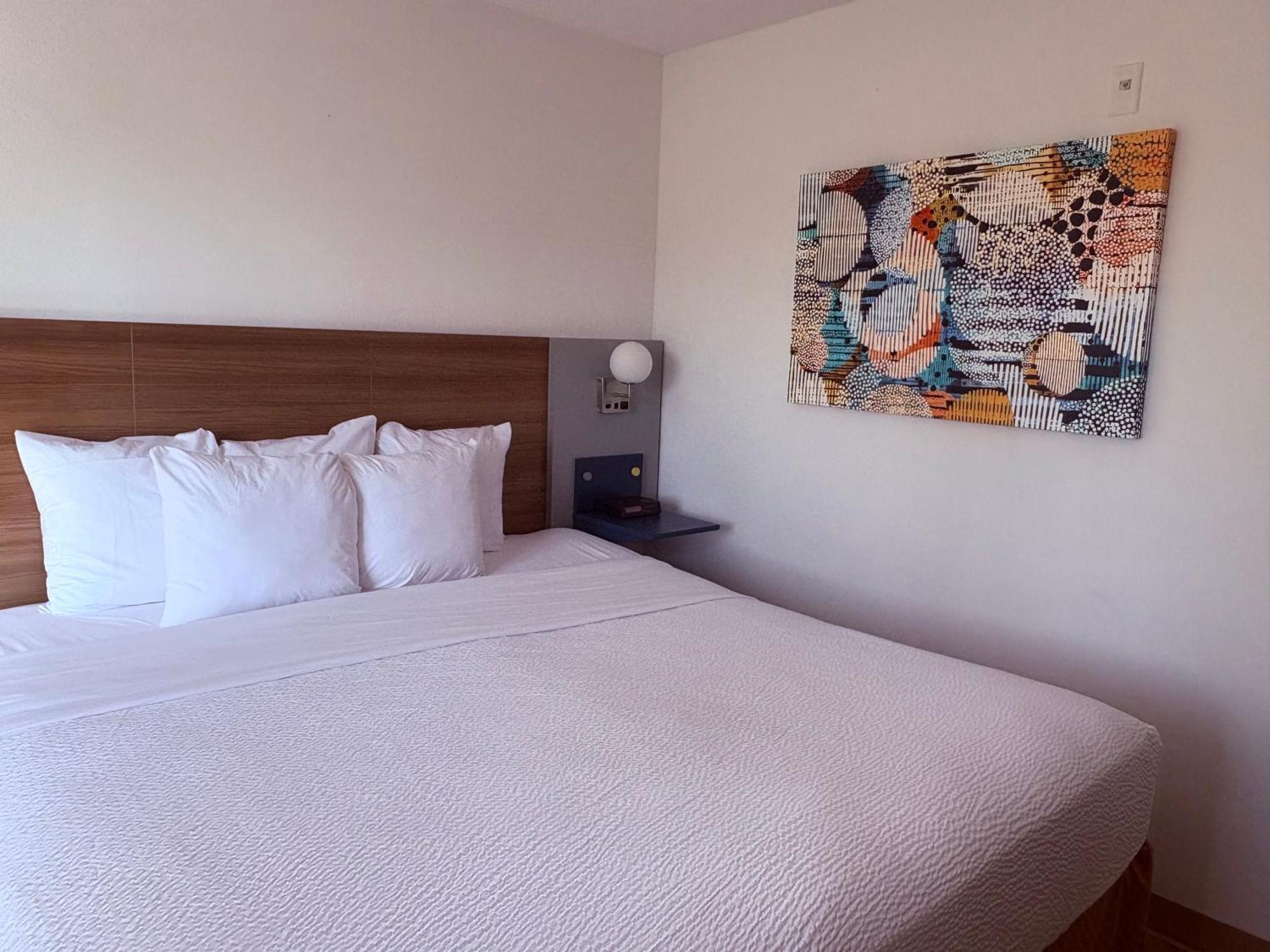 Microtel & By Wyndham Airport Hotel 2*
