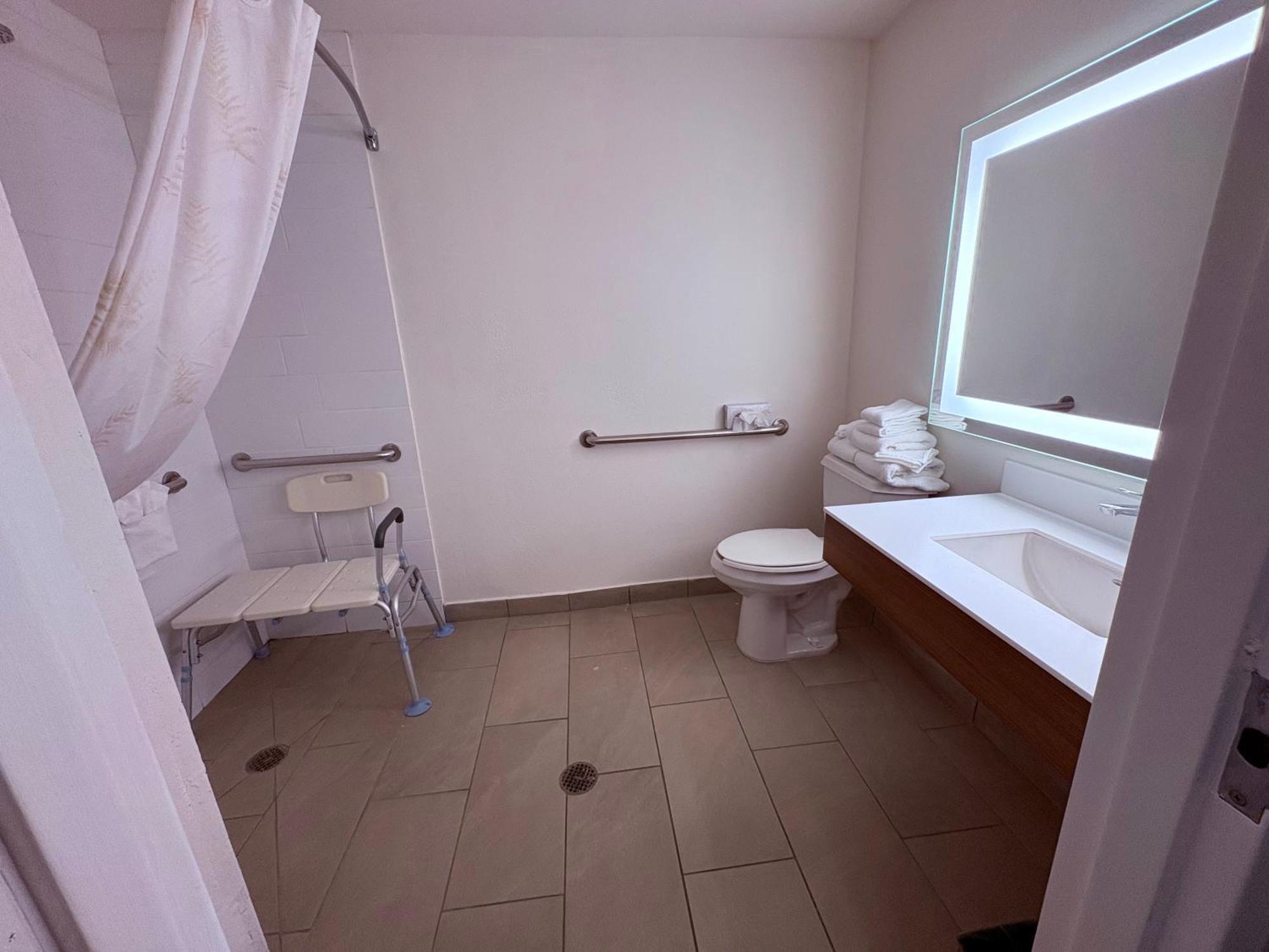 Microtel & By Wyndham Airport 2*