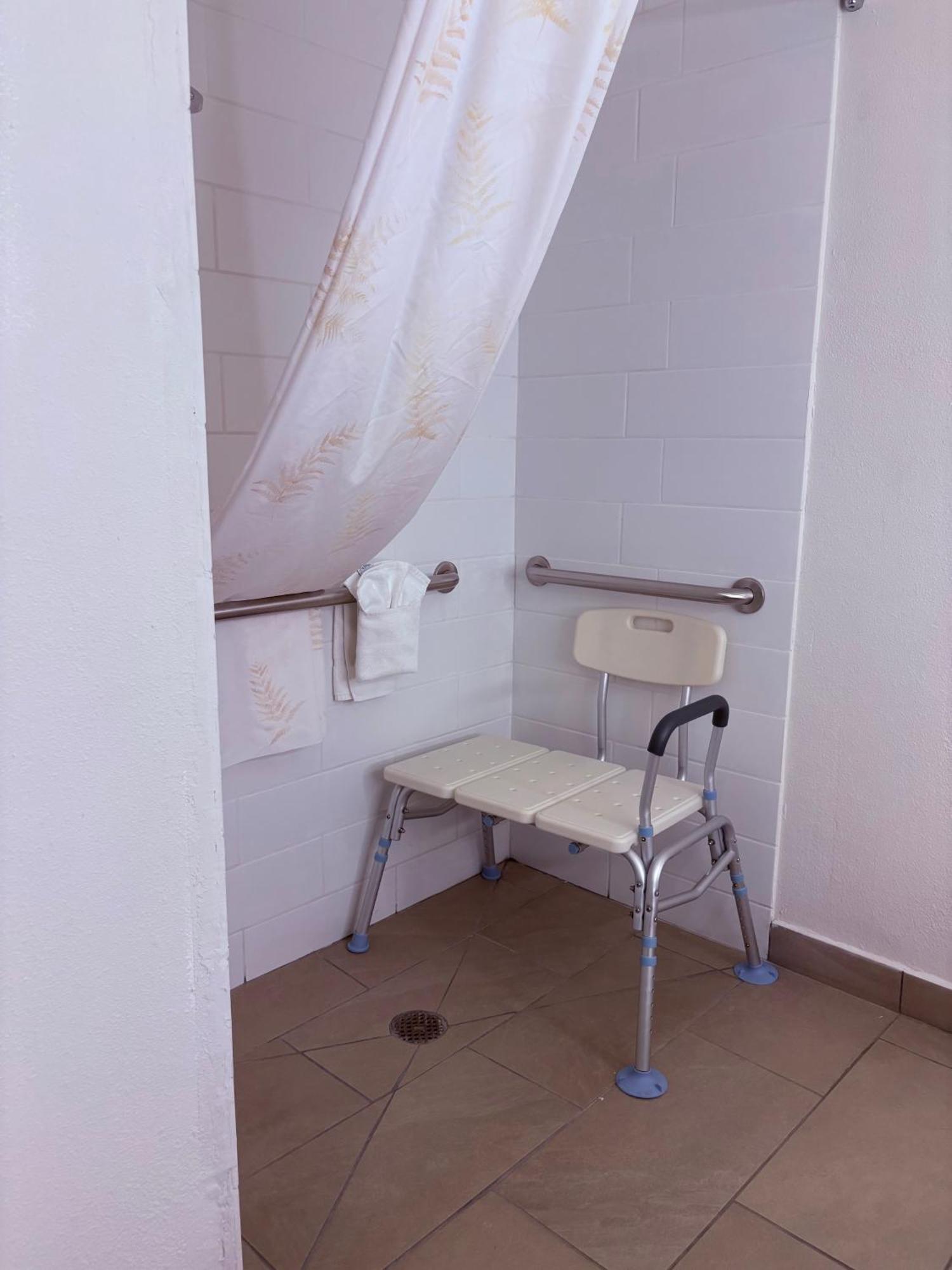 Microtel & By Wyndham Airport Hotel 2*