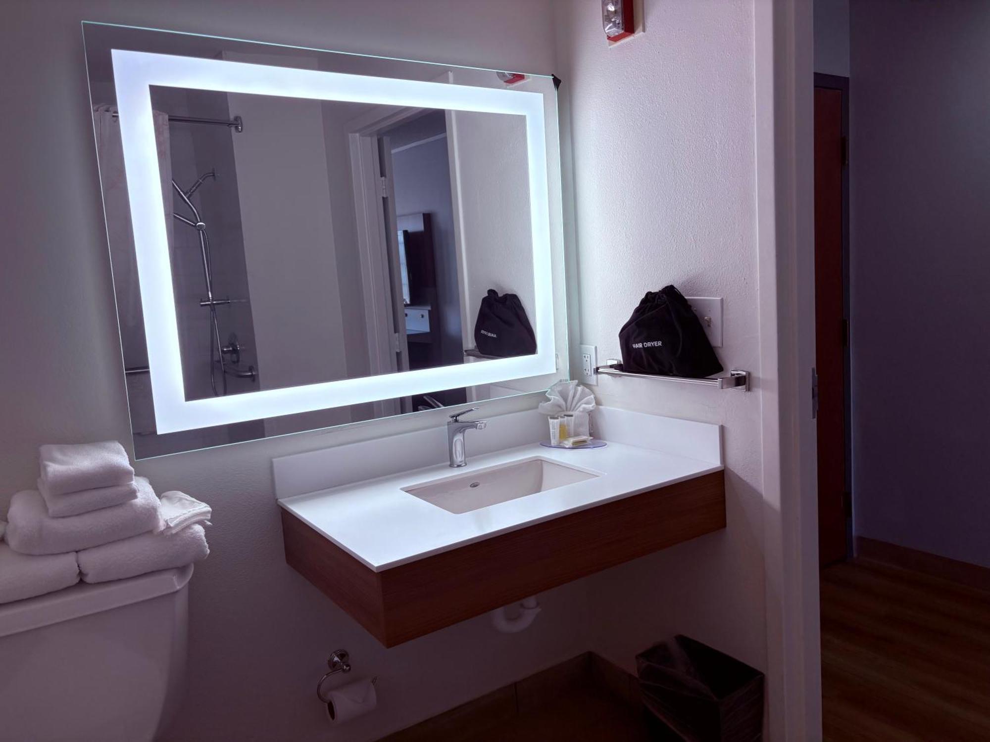 Microtel & By Wyndham Airport 2*