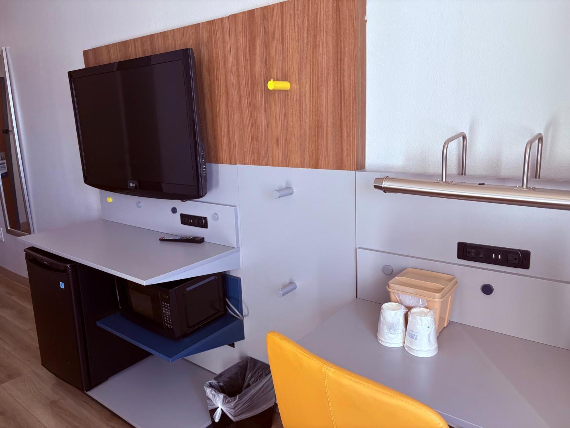 Microtel & By Wyndham Airport