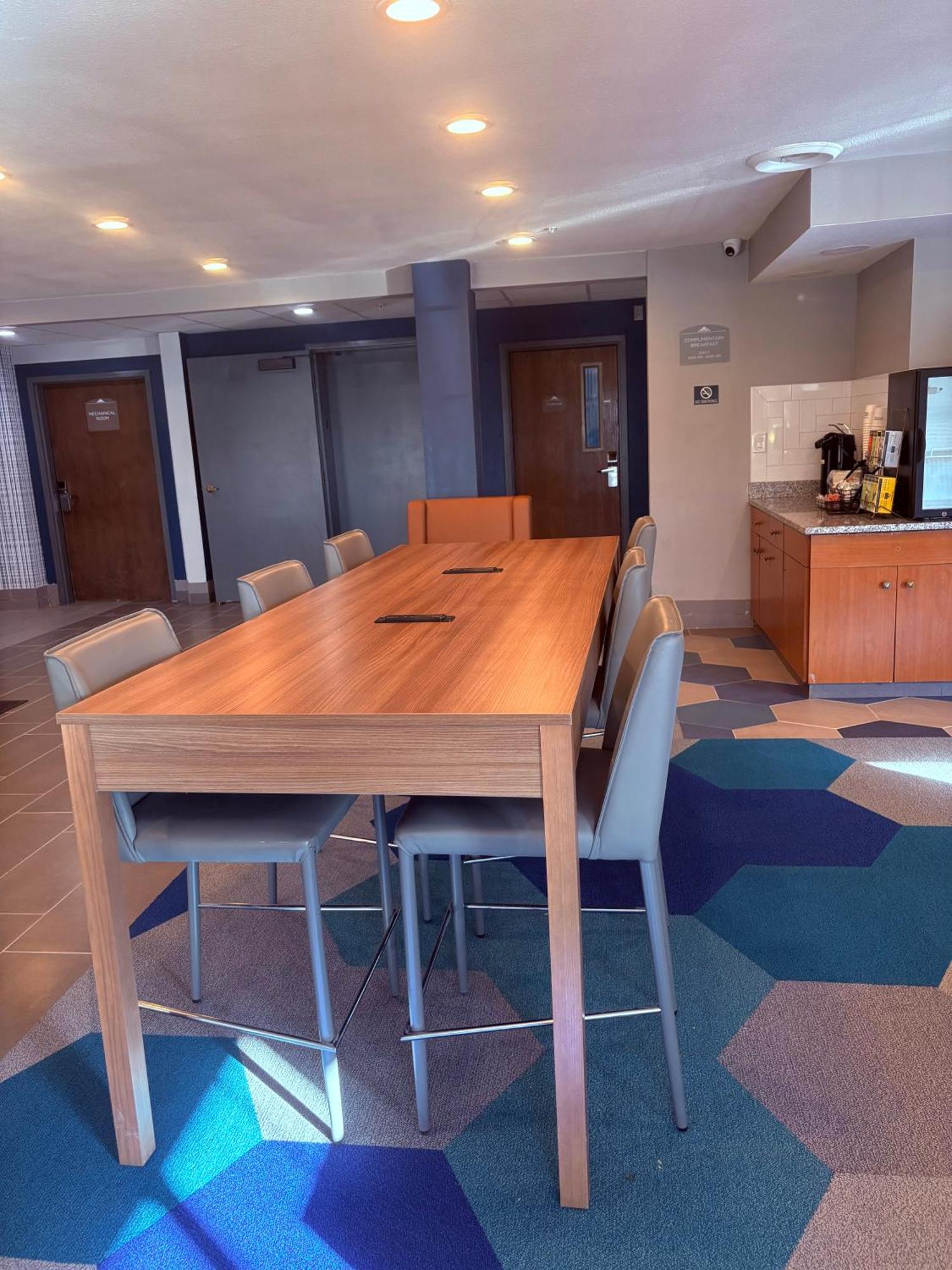 Microtel & By Wyndham Airport Hotel Denver