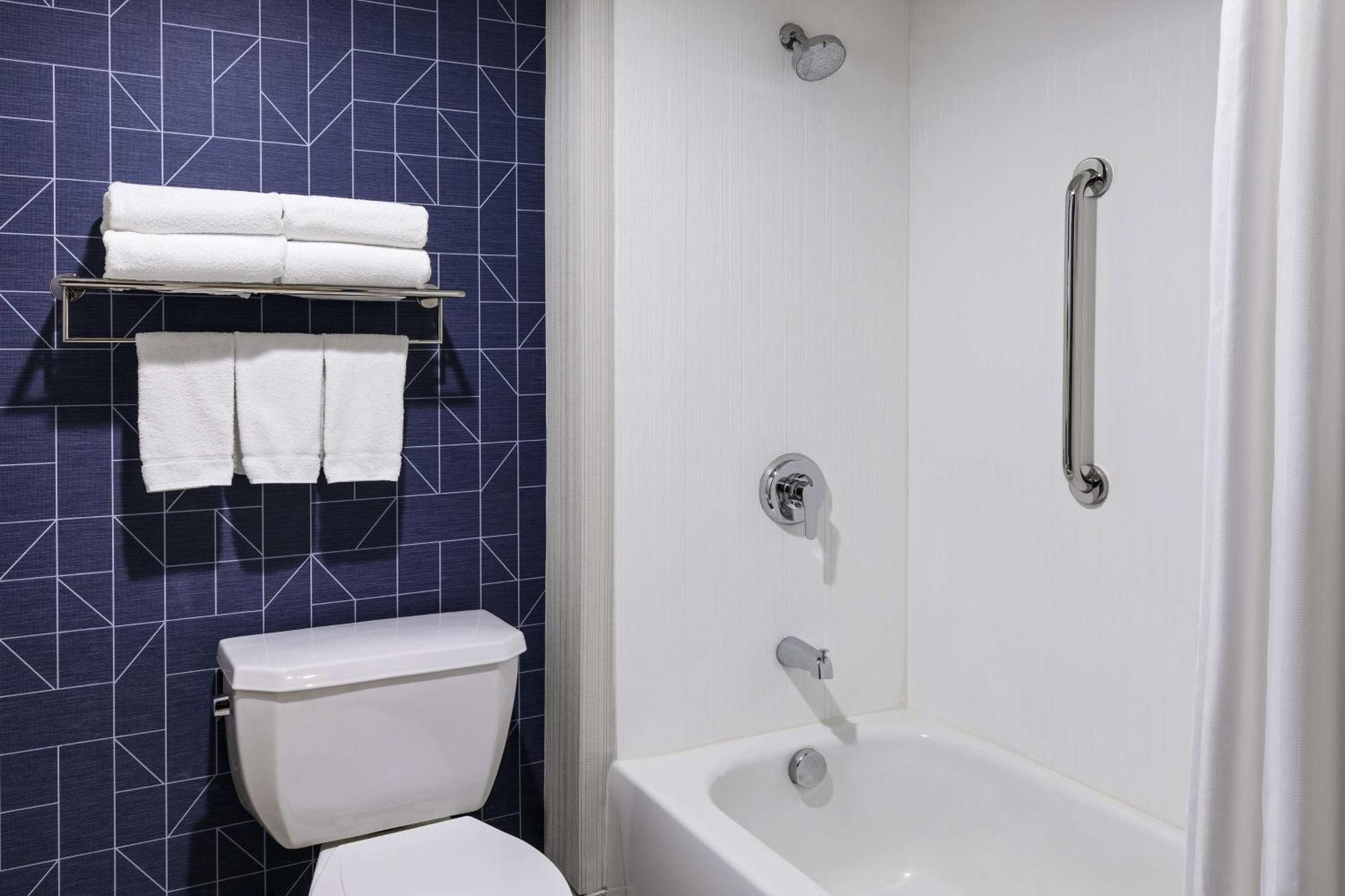 Spark By Hilton International Airport Hotel