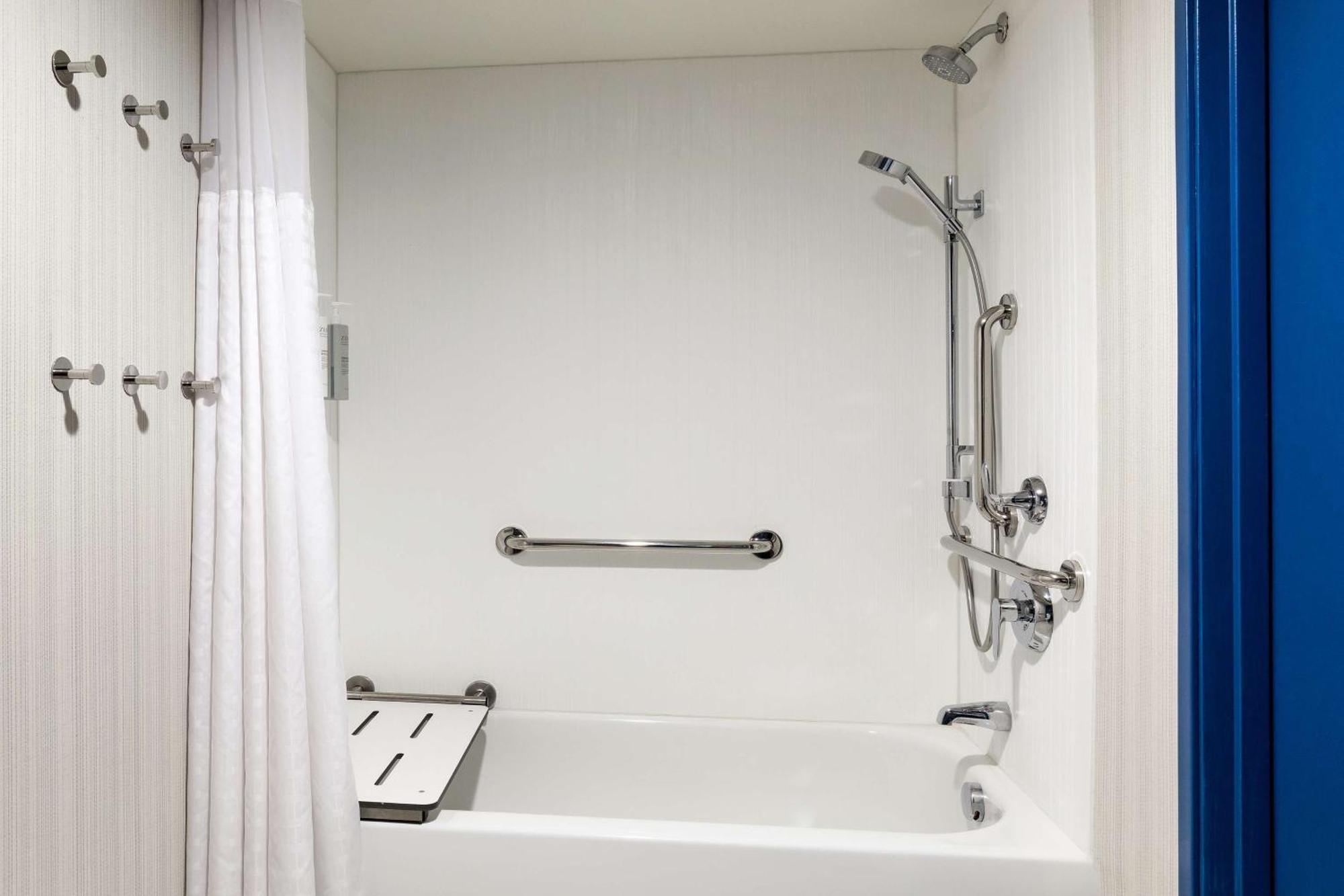 Hotel Spark By Hilton International Airport 3*
