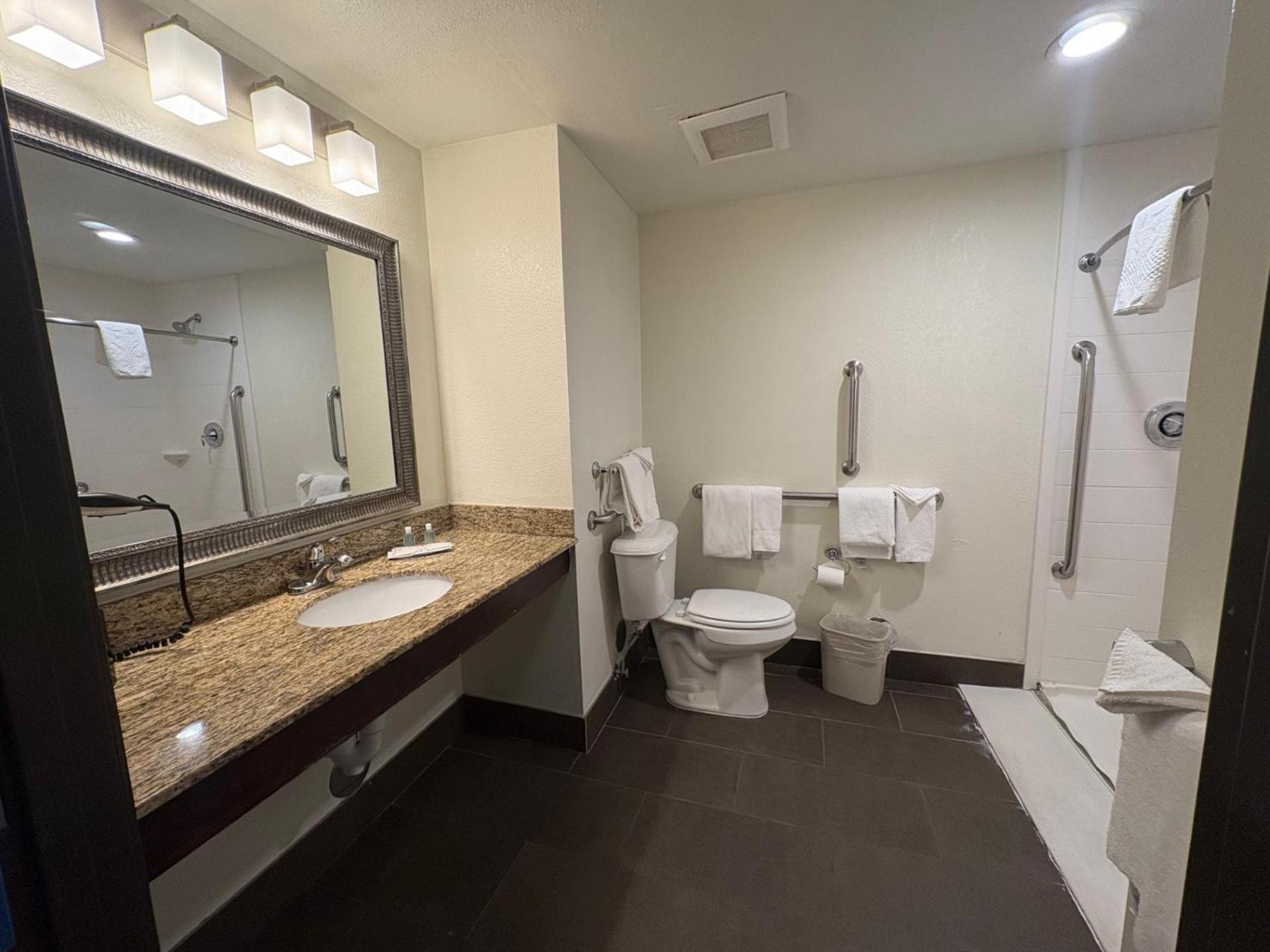 Hotel Mainstay Near Downtown 3*