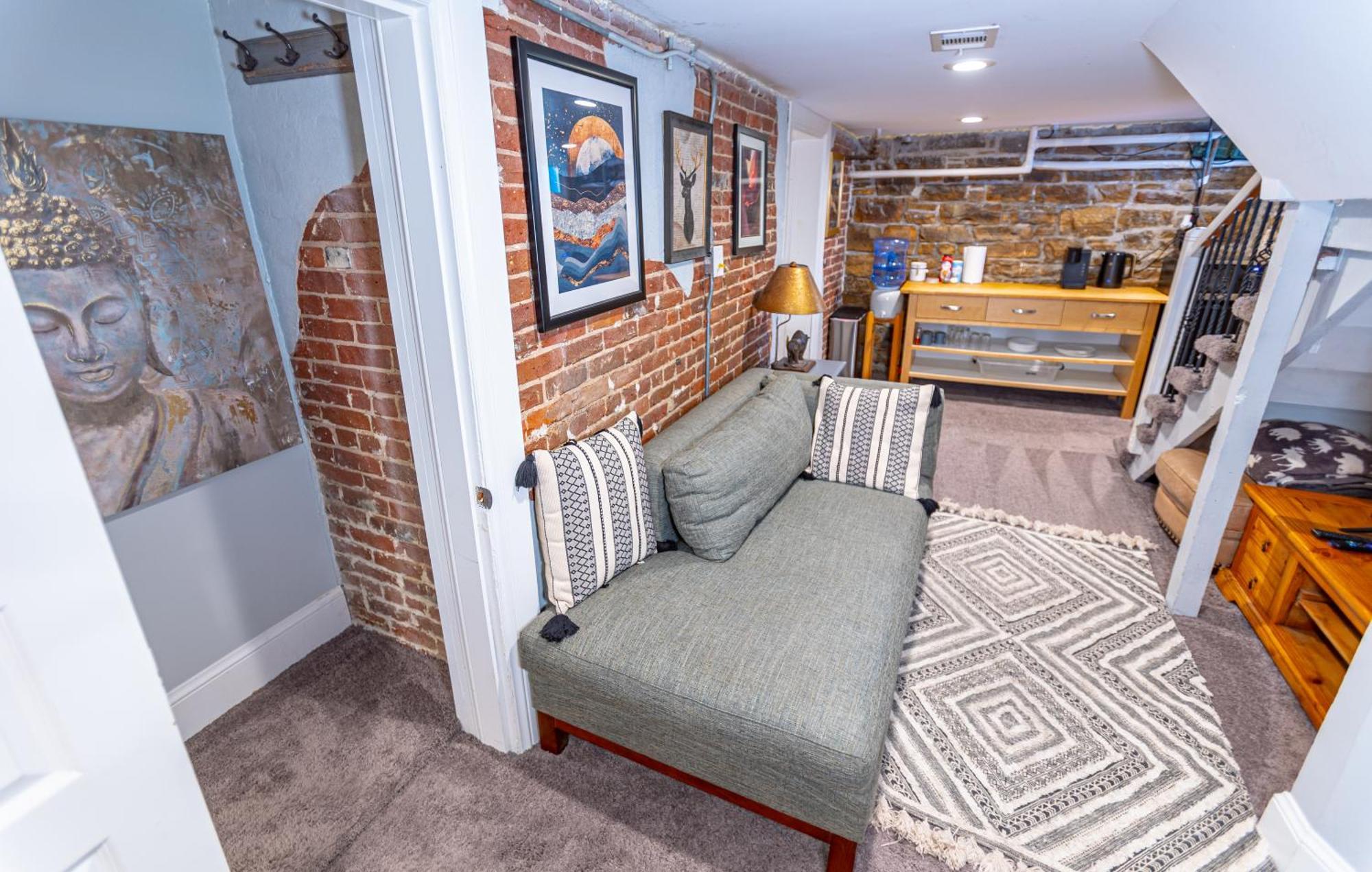5-bedroom Victorian Private Yard Sleeps 10 Holiday home Denver