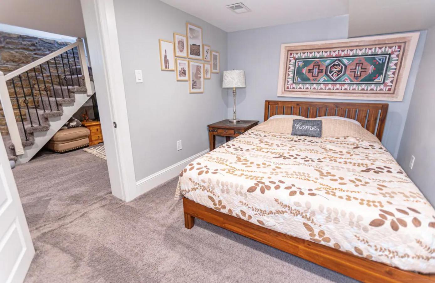5-bedroom Victorian Private Yard Sleeps 10 Holiday home Denver