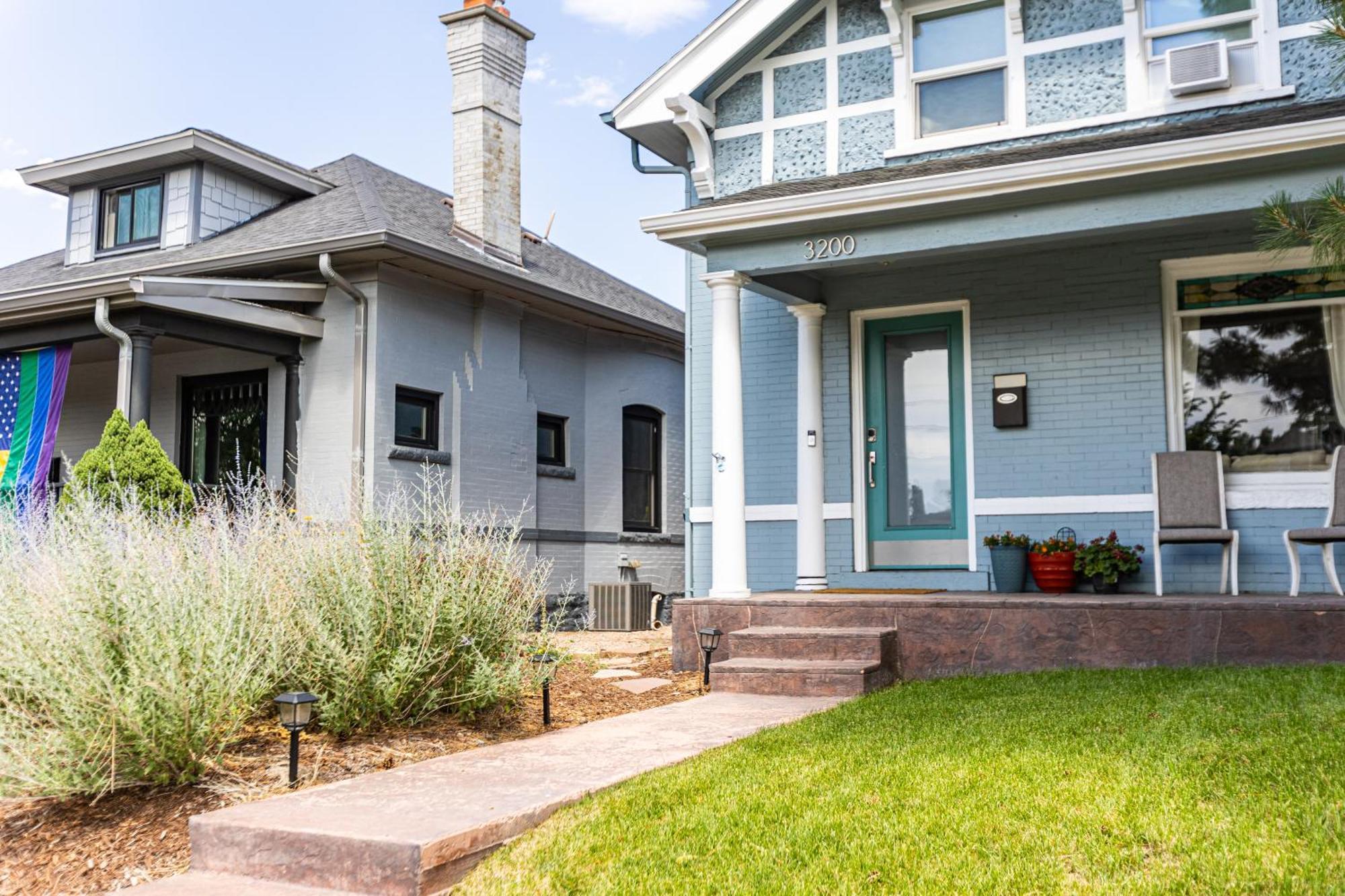 5-bedroom Victorian Private Yard Sleeps 10