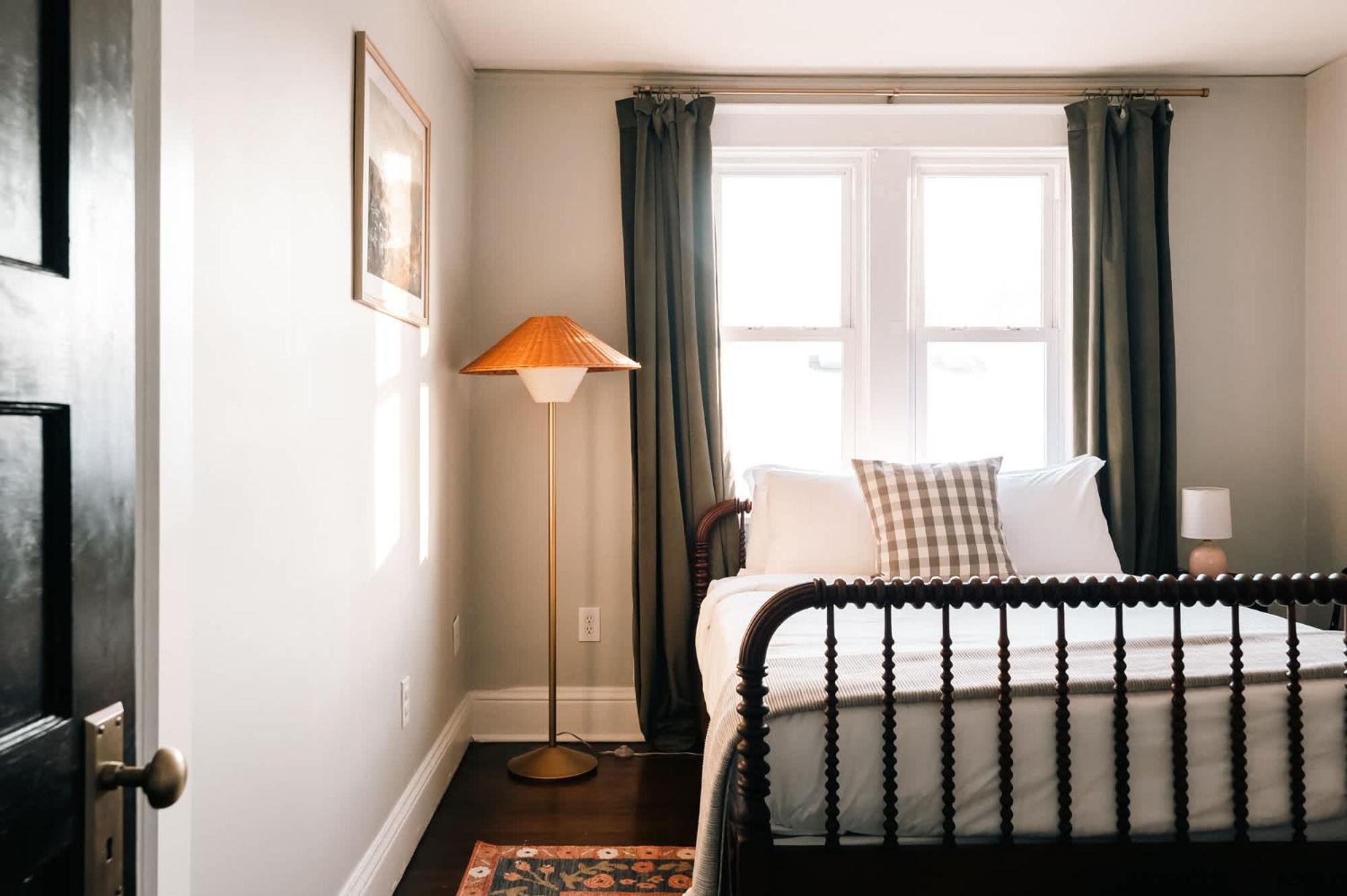 Charming Cole Craftsman - Steps To Local Hotspots Holiday home *