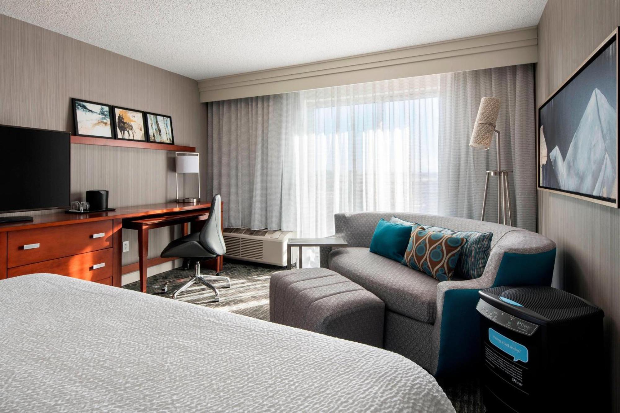 Courtyard By Marriott Airport Hotel Denver