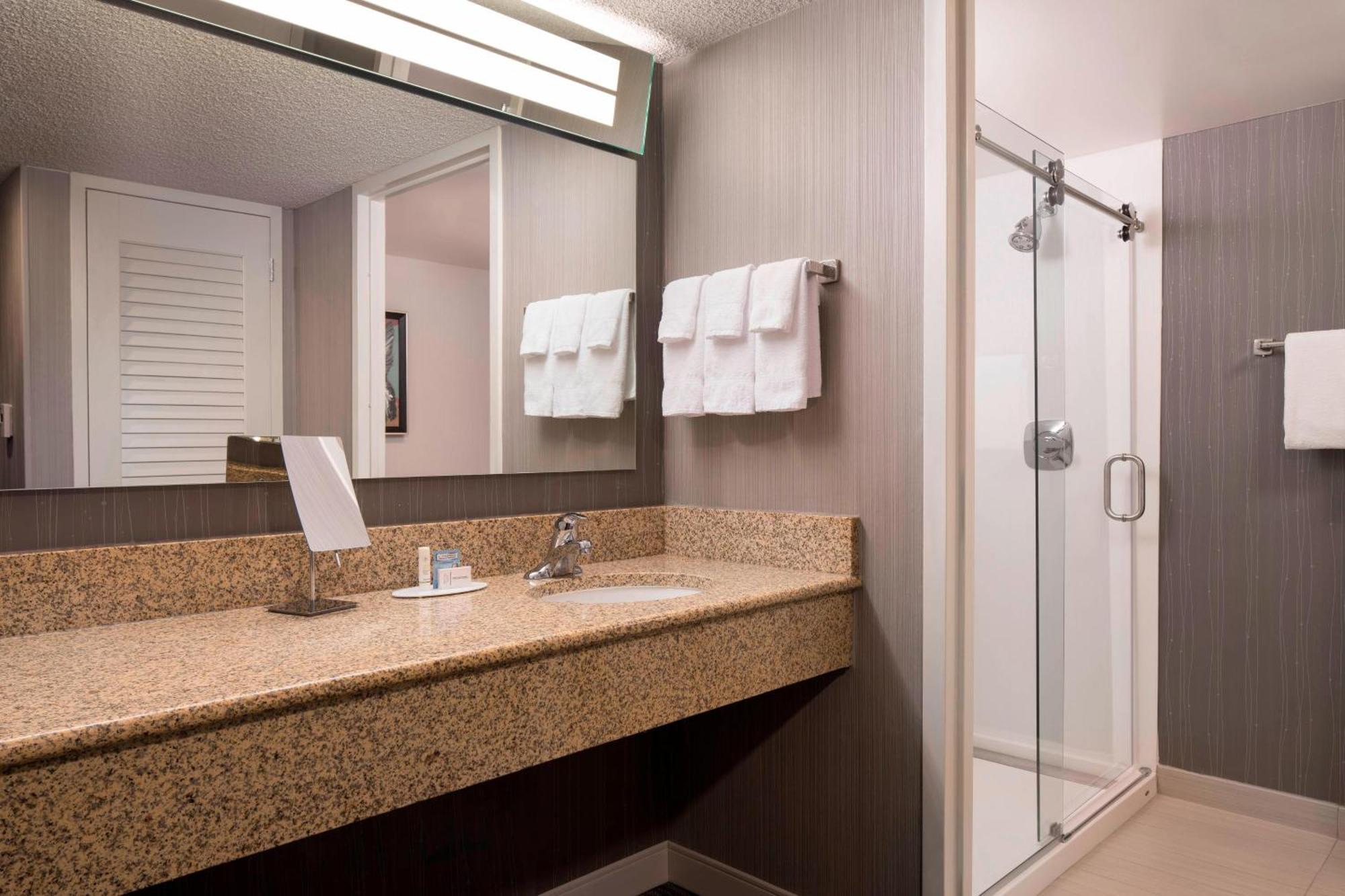 Courtyard By Marriott Airport Denver
