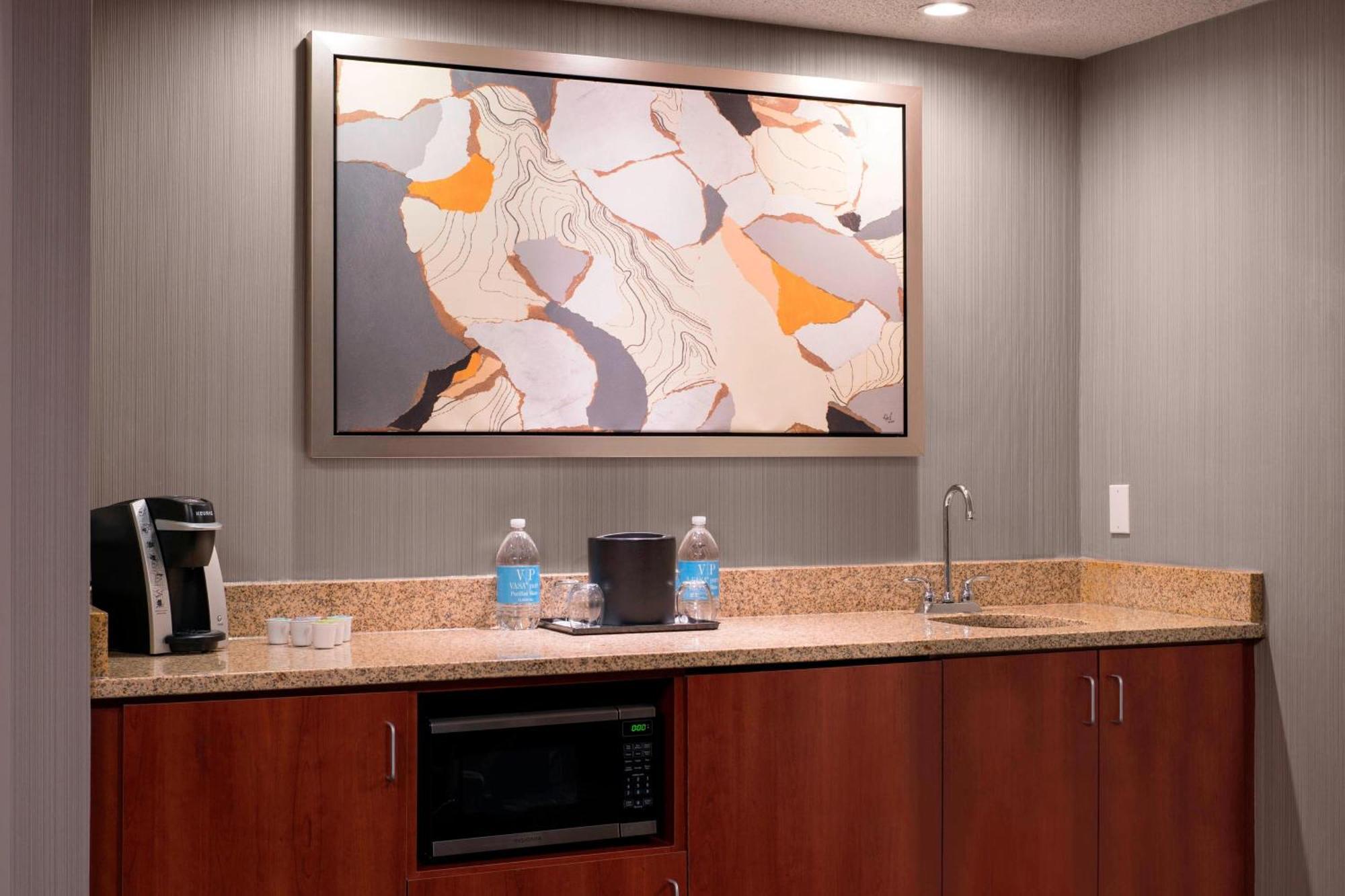 Courtyard By Marriott Airport Hotel Denver