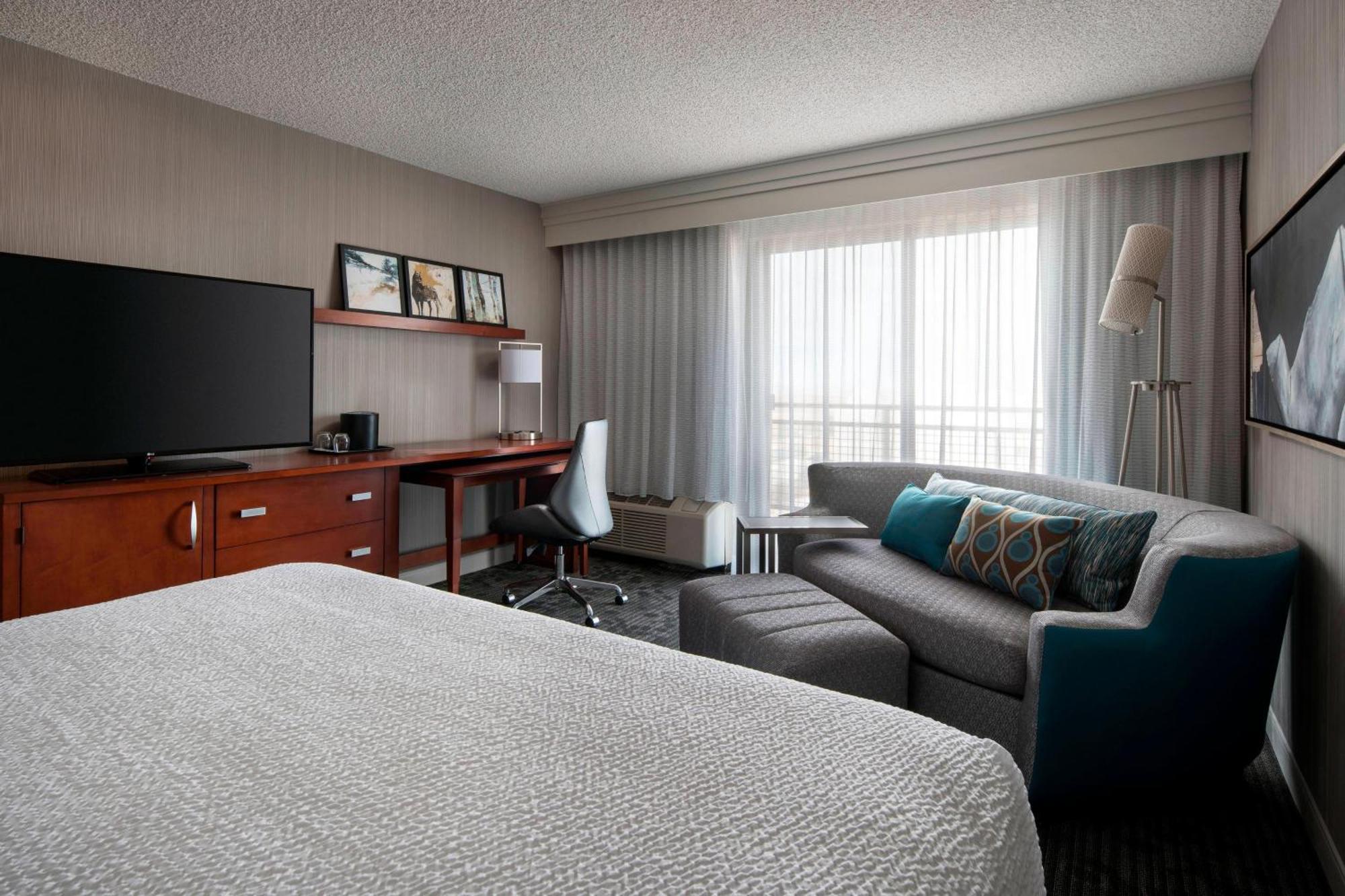 Courtyard By Marriott Airport Hotel 3*